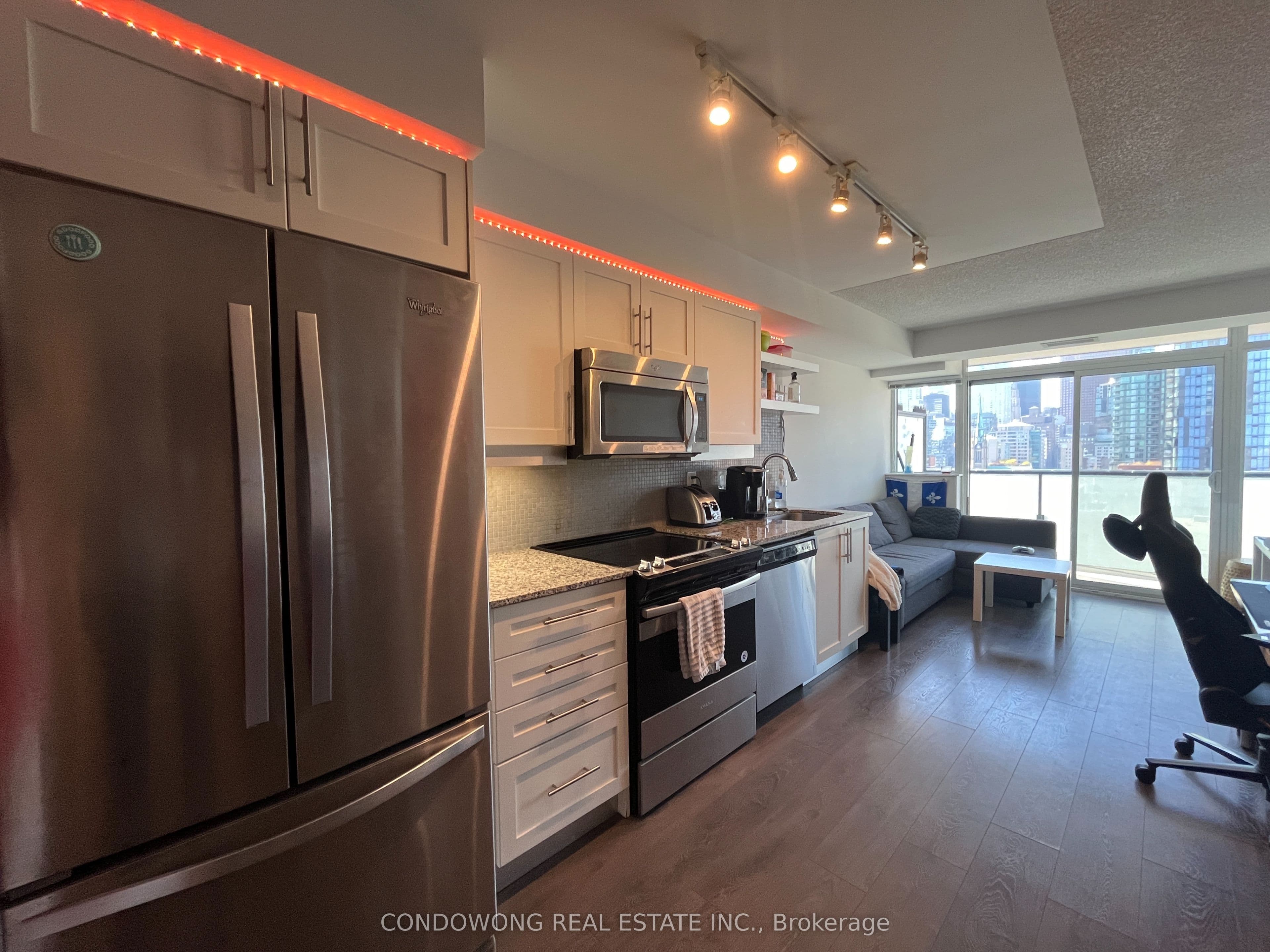 Unit 1910 400 Adelaide Street photo 1