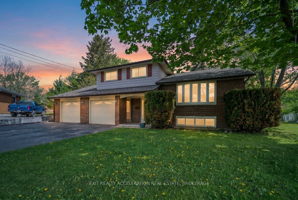 281 Smith Crescent photo 1