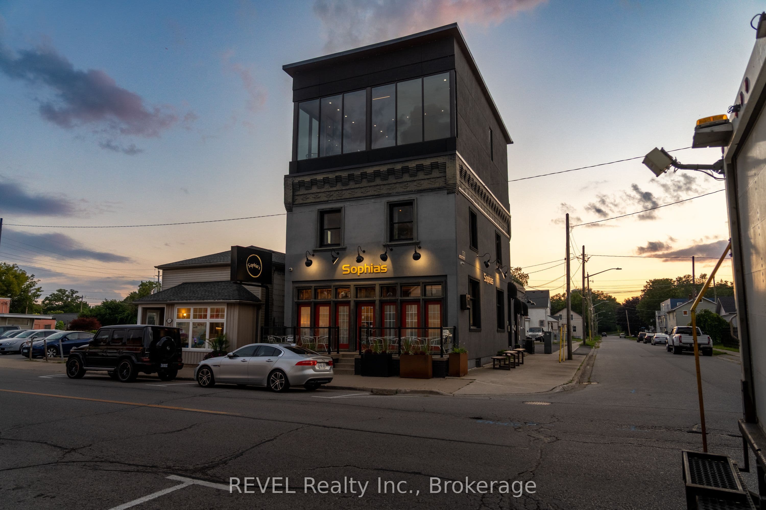 Unit 1 111 Niagara Boulevard photo 1