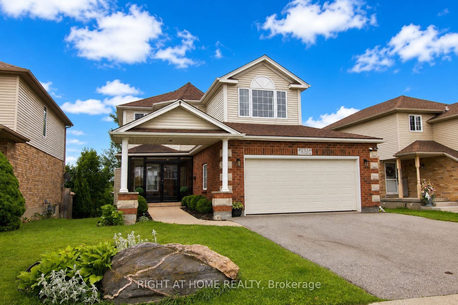 253 Schneller Drive photo 1