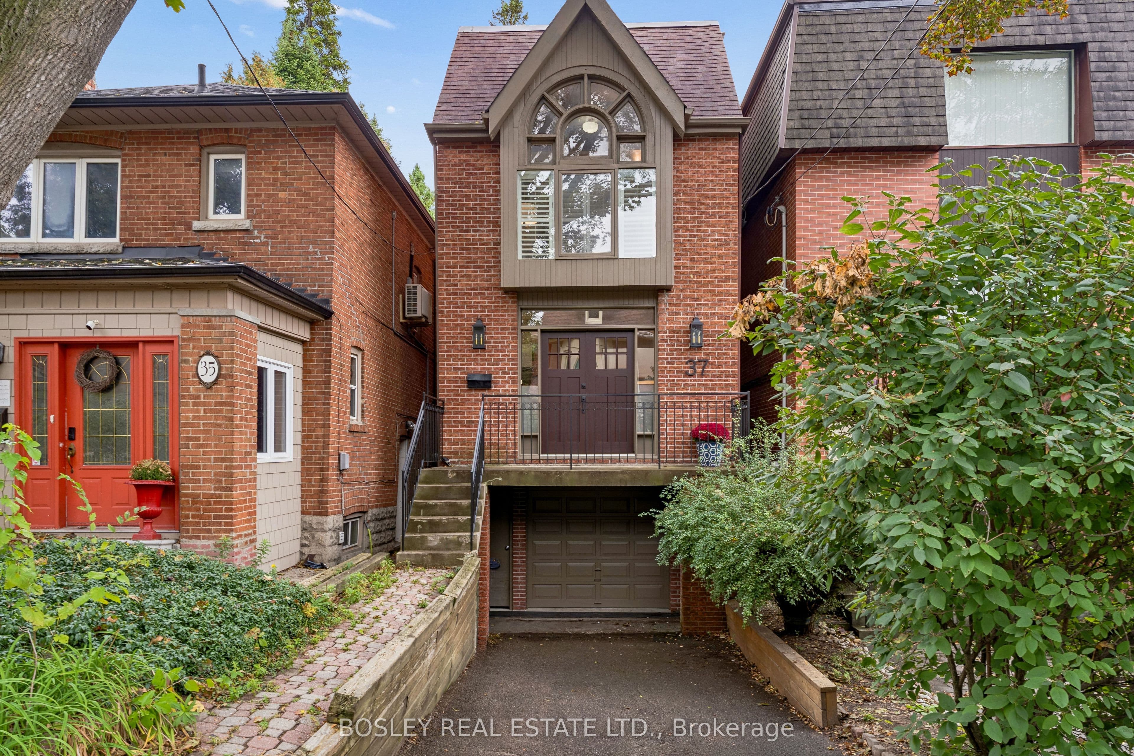 37 Hillsview Avenue photo 1