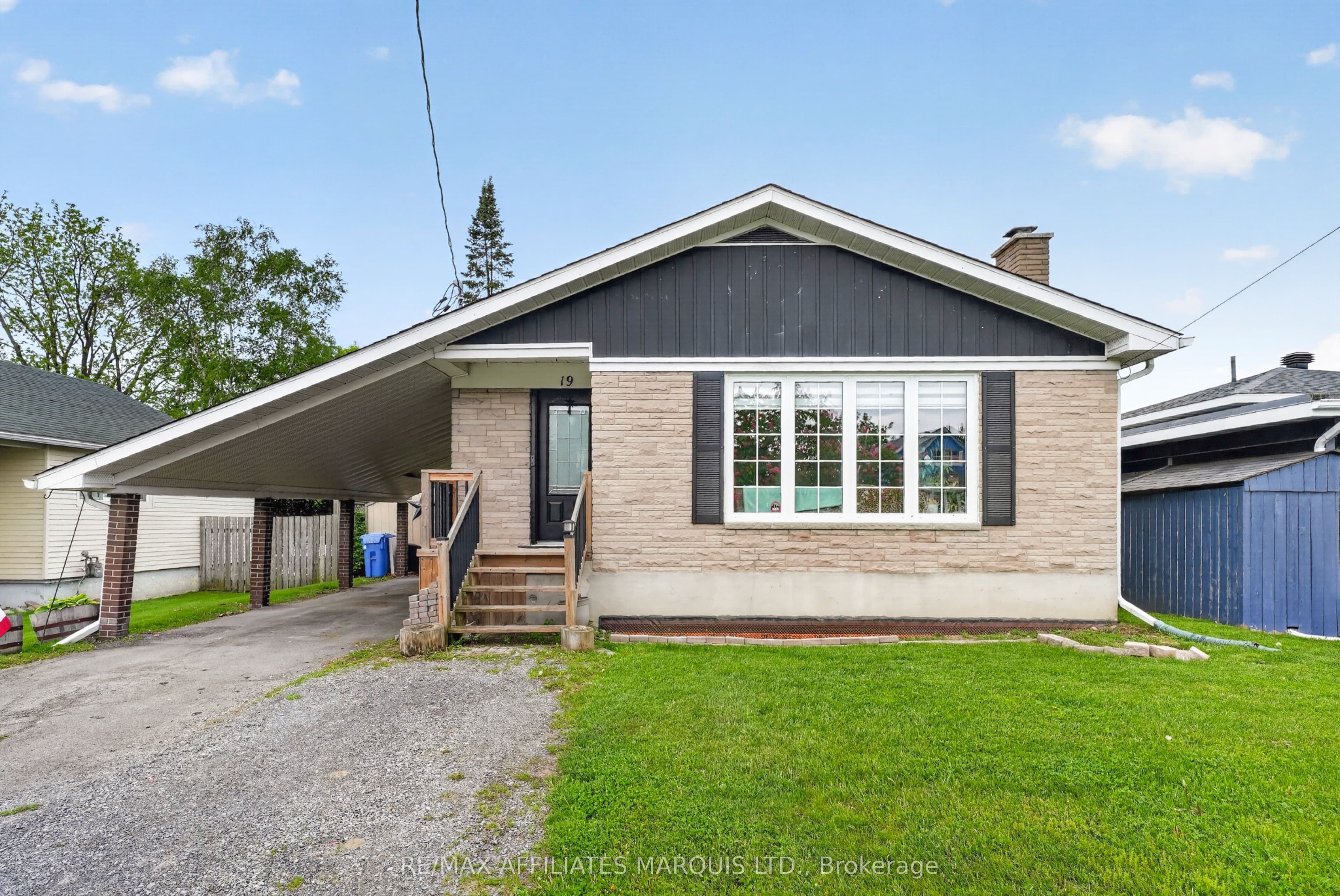 19 Dunbar Avenue photo 1