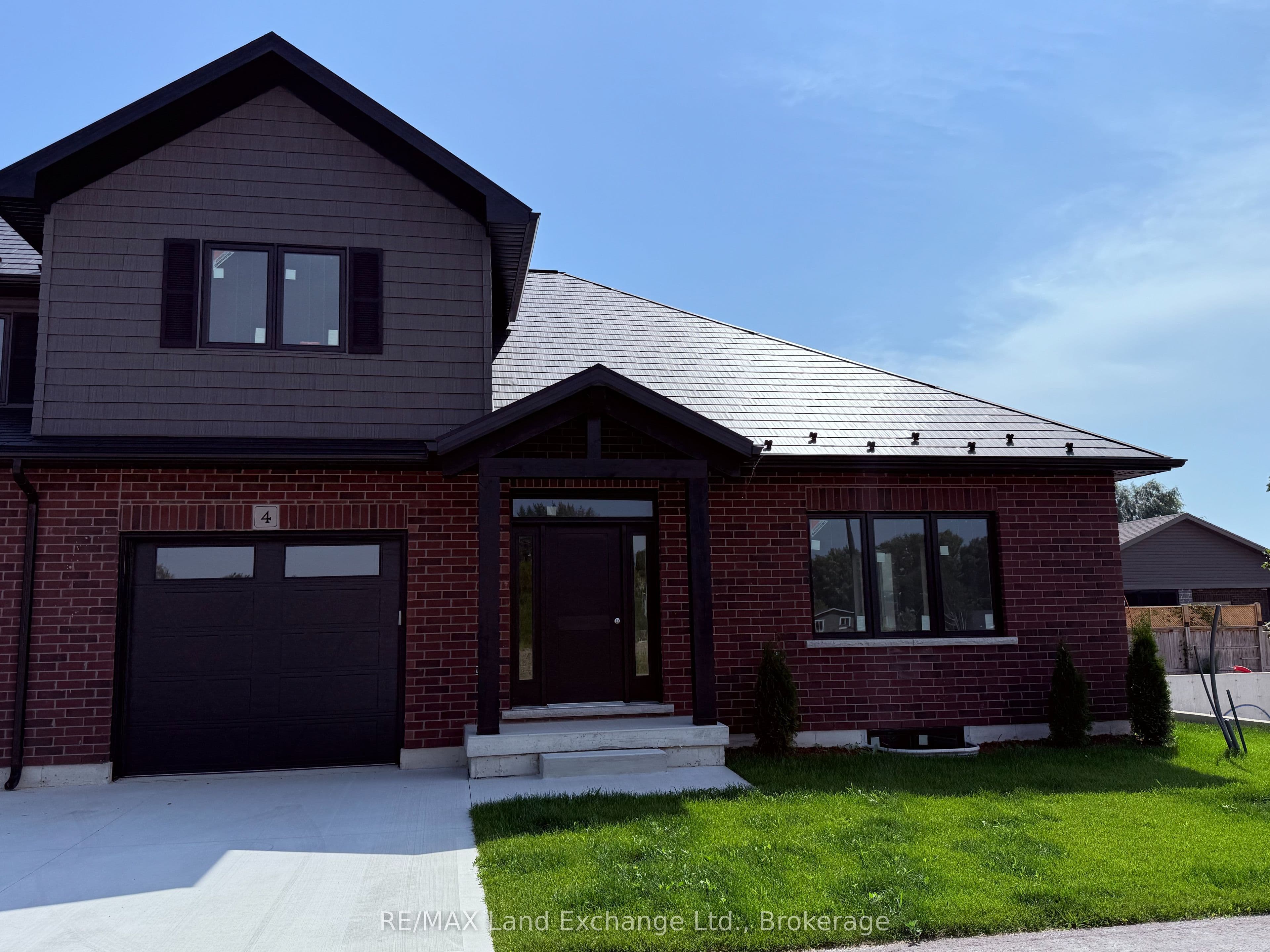 Unit Unit 4 8 GOLF LINKS Road photo 1