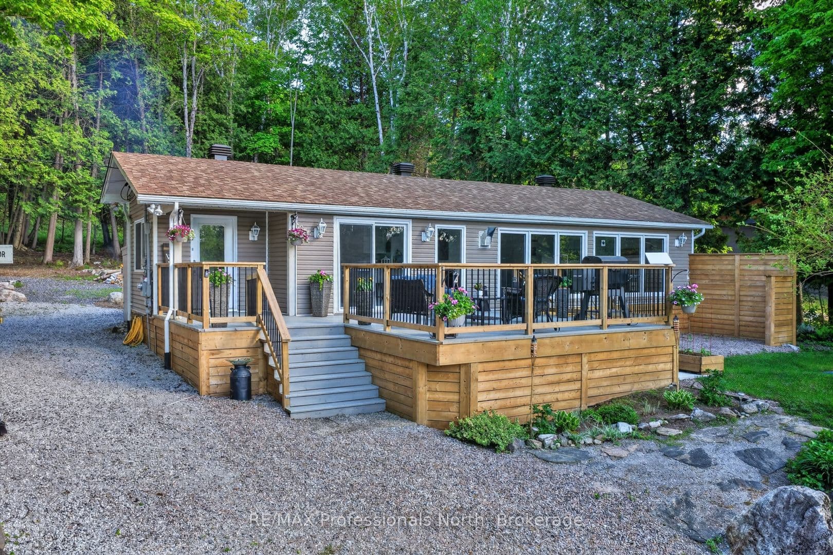 1086 Providence Drive photo 1