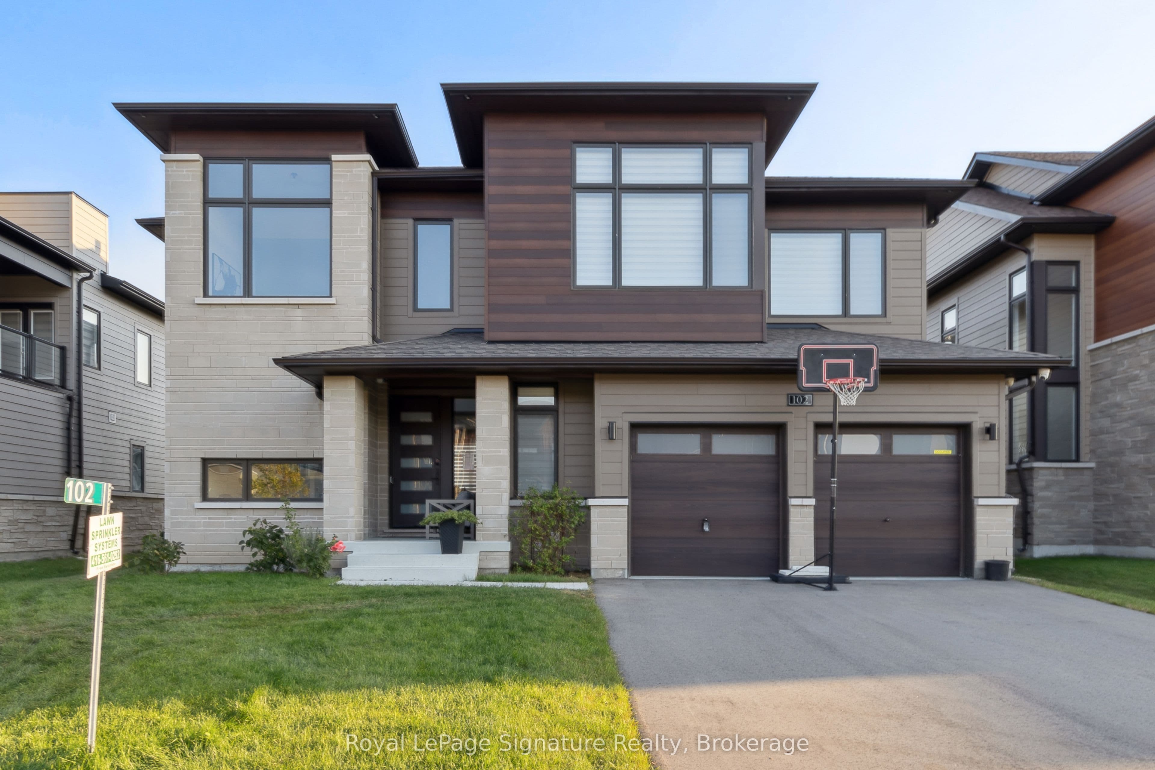 102 STONELEIGH Drive photo 1