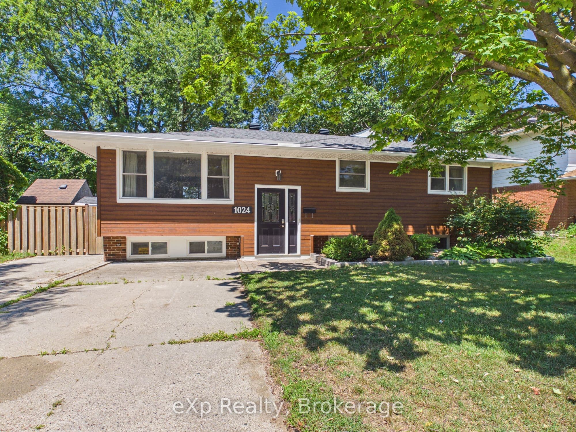 1024 Wellington Street photo 1