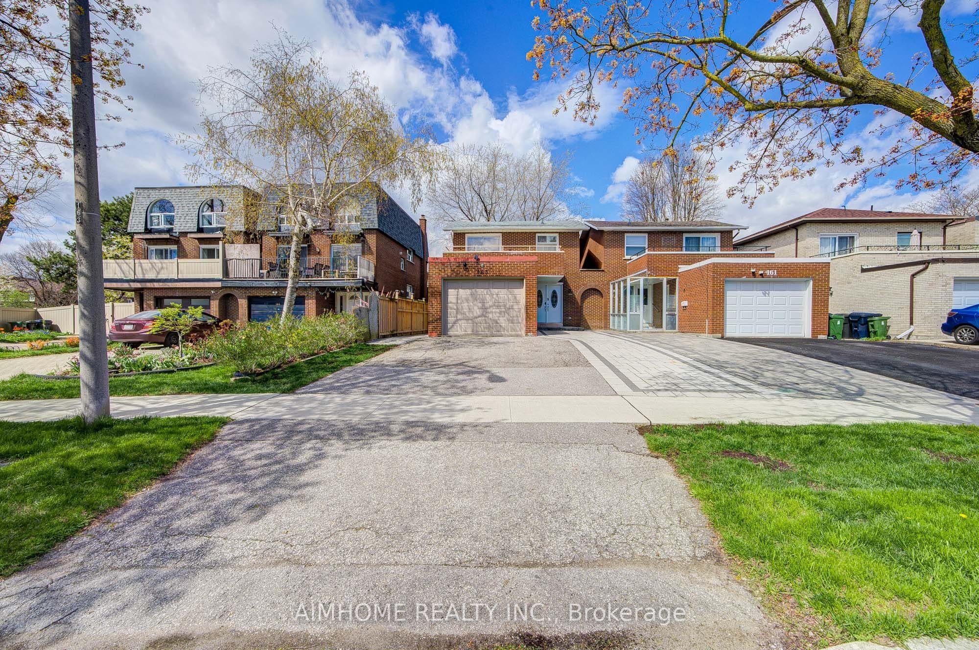 163 Chipwood Crescent photo 1