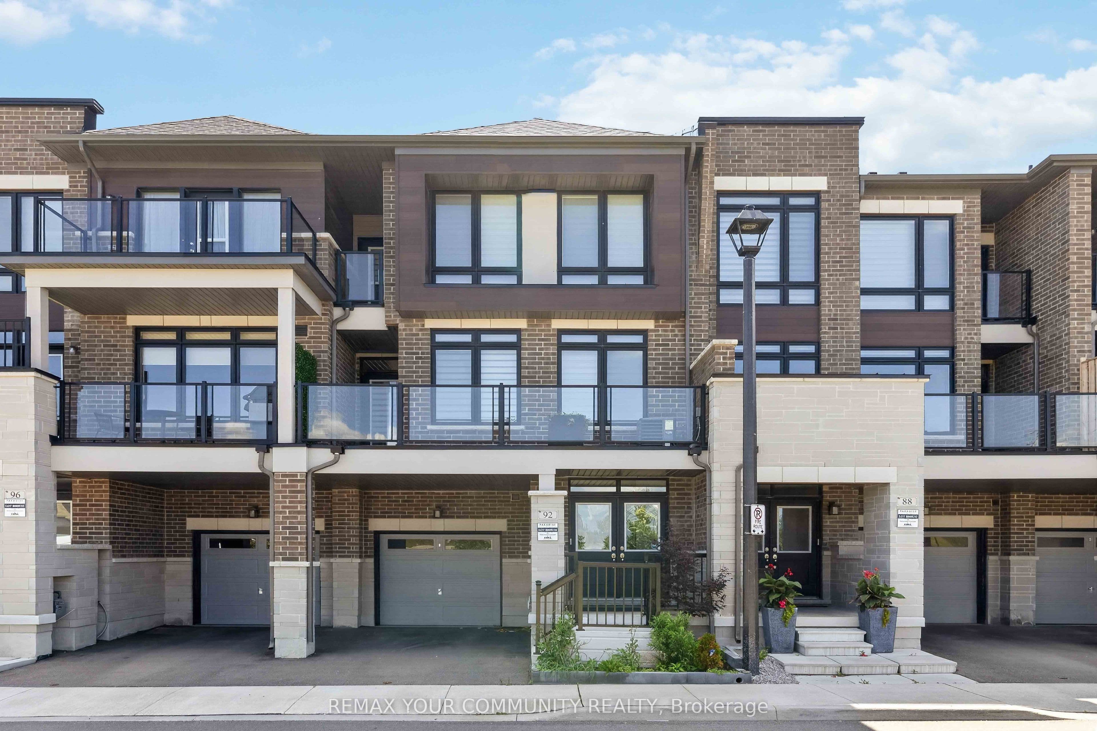 92 Holyrood Crescent photo 1