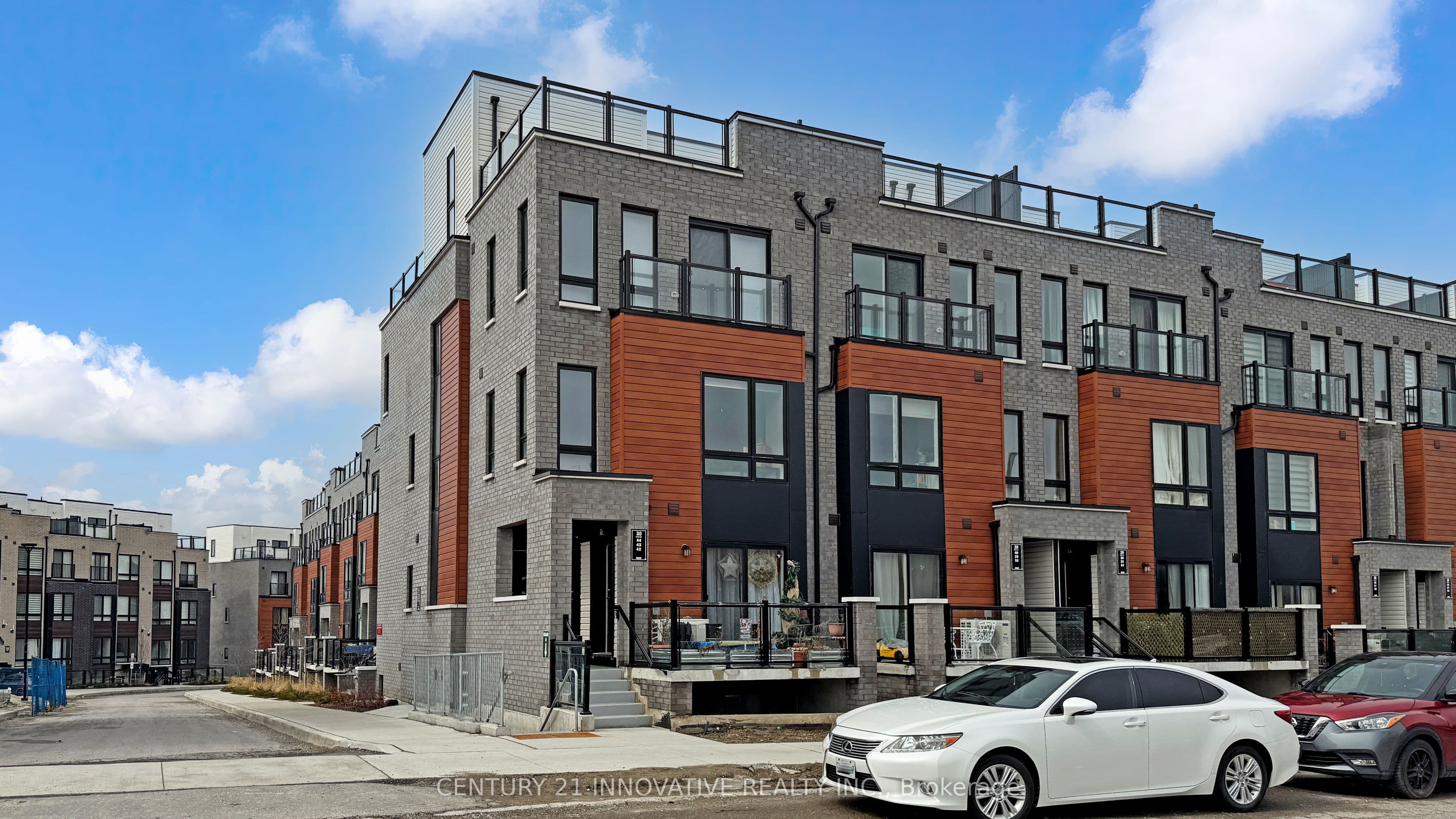 Unit 43 30 Liben Way photo 1
