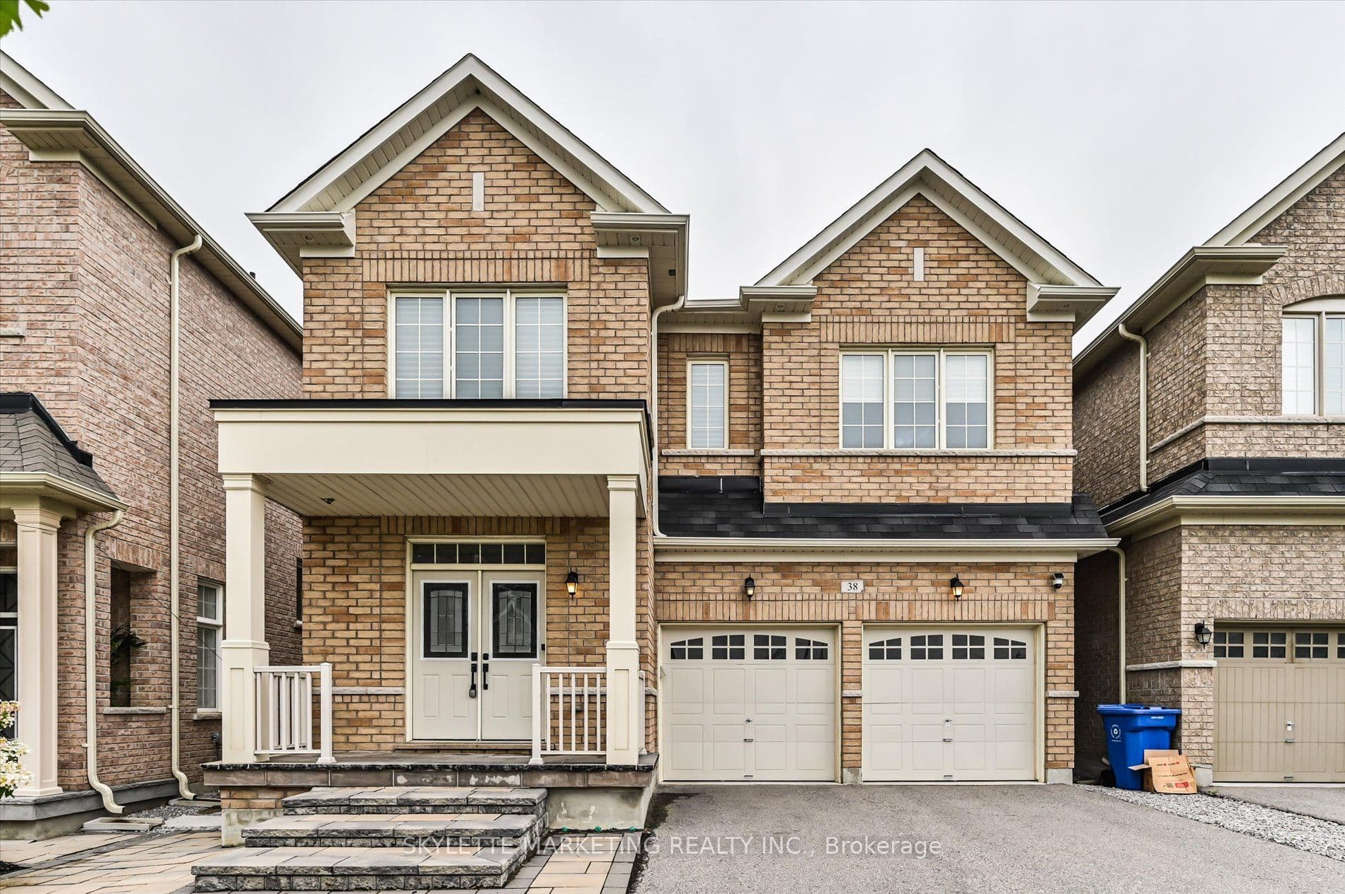 38 Russell Parker Crescent photo 1
