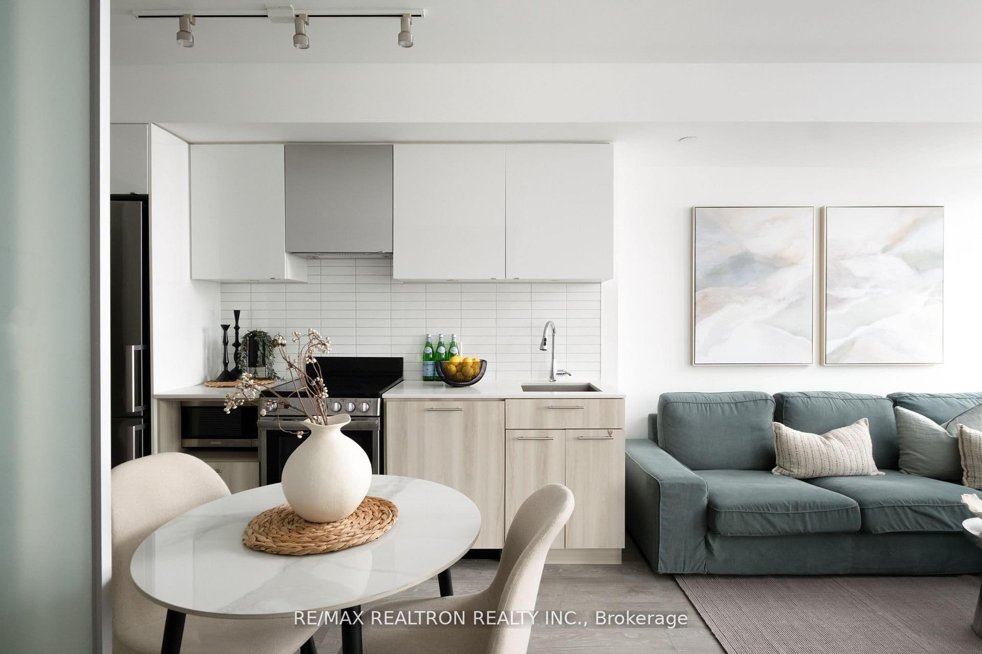 Unit 3309 251 Jarvis Street photo 1