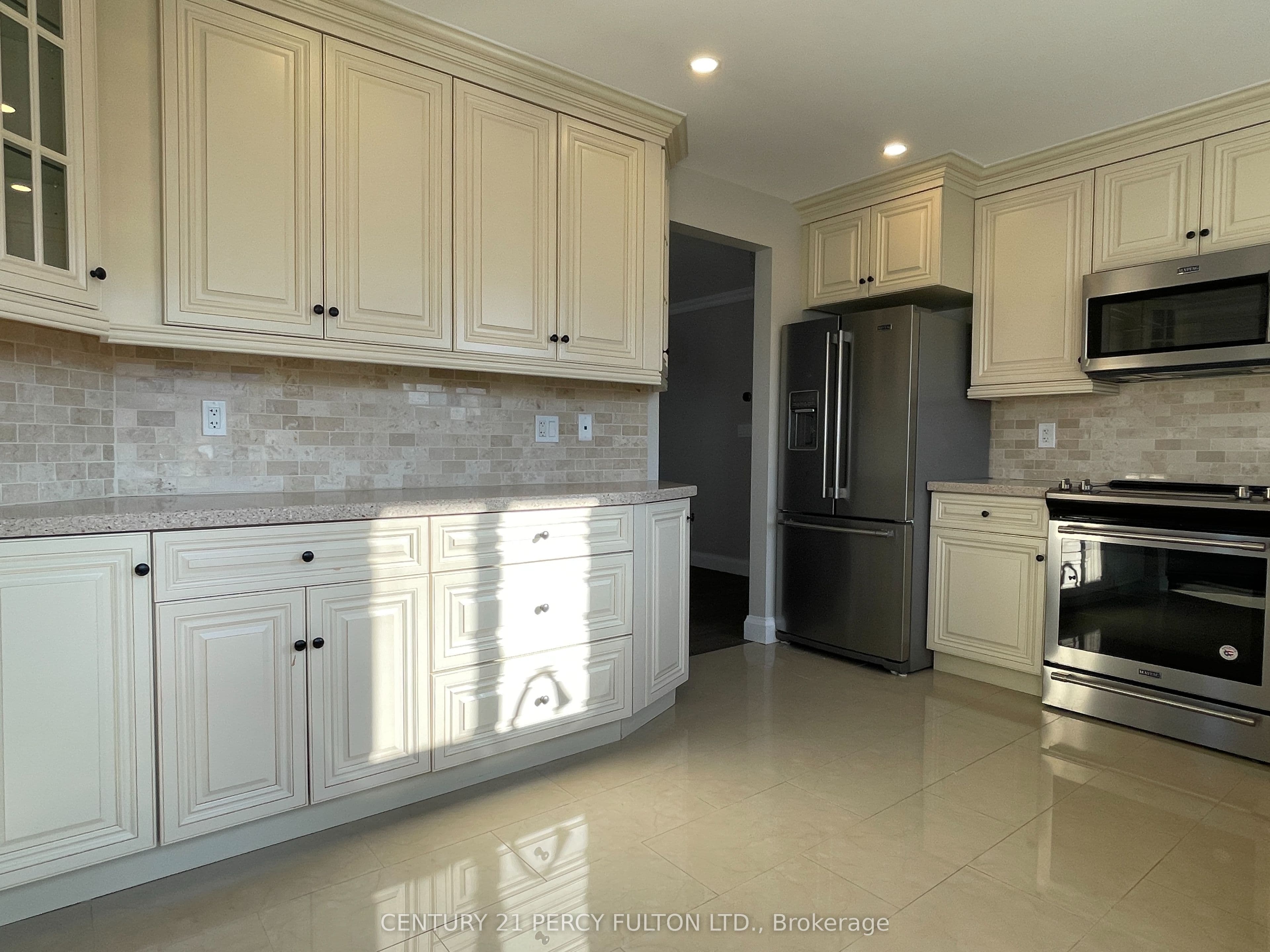 Unit Upper 771 Krosno Boulevard photo 1