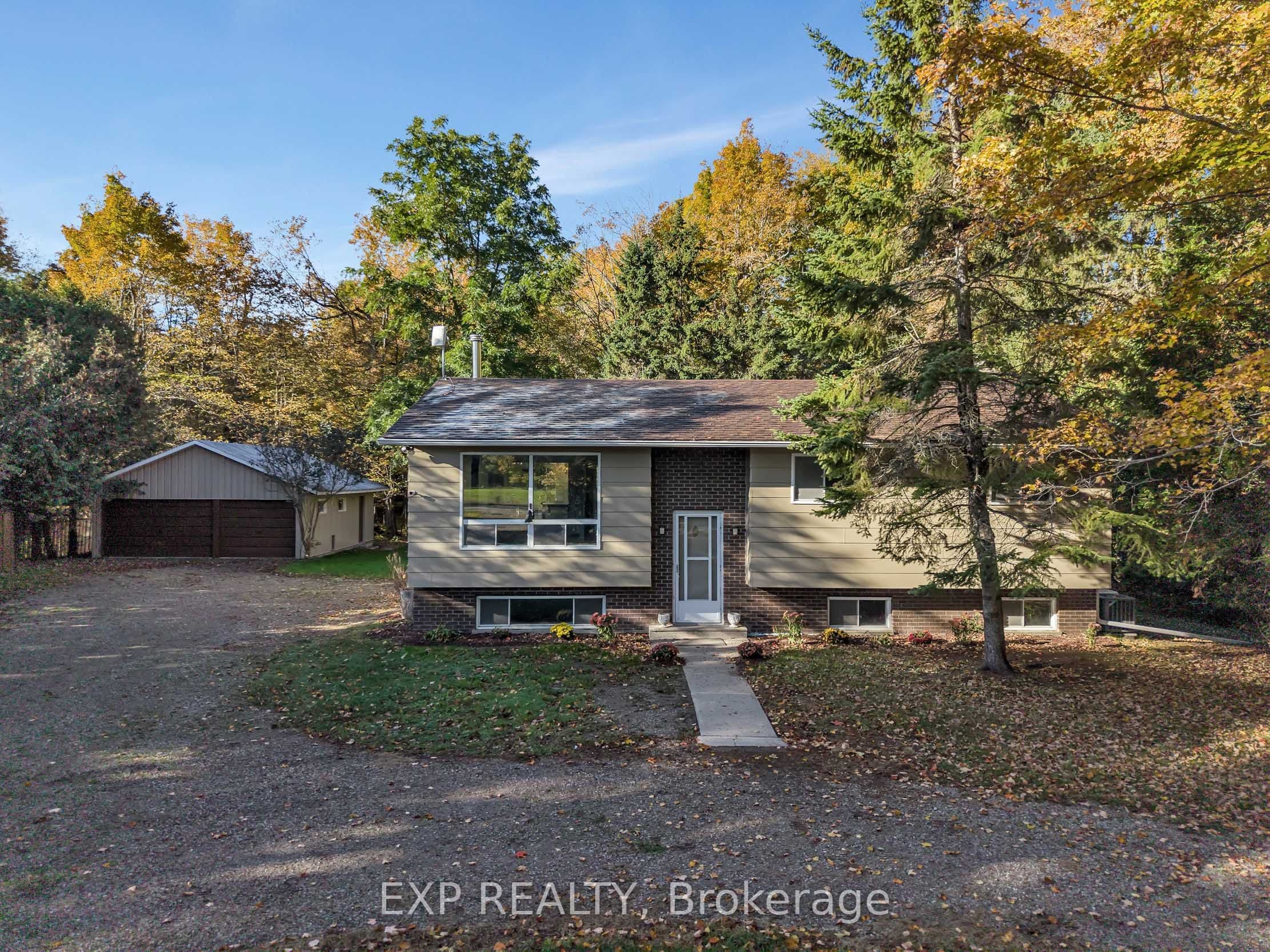 557 Glenview Road photo 1