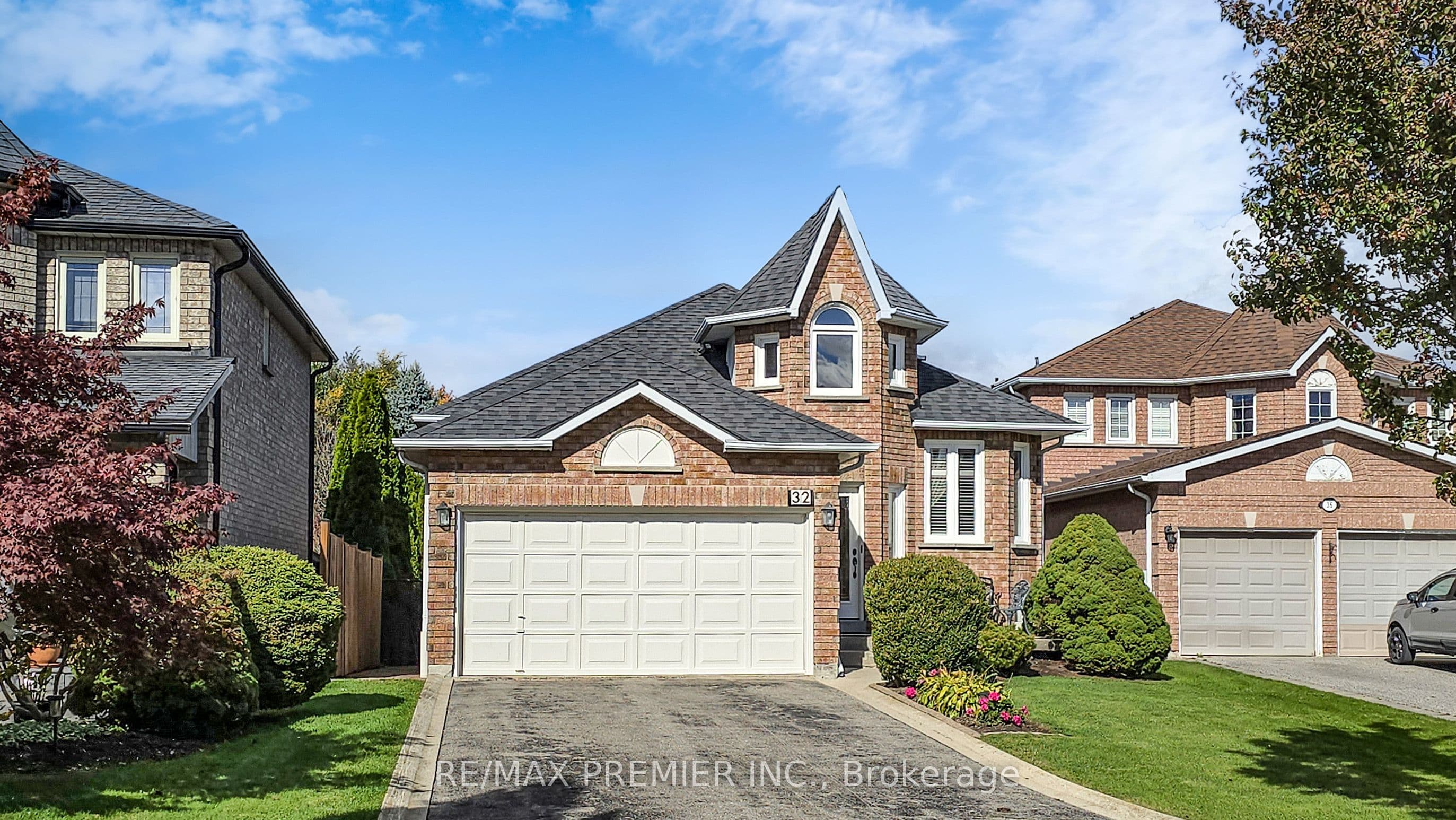 32 Veneto Drive photo 1