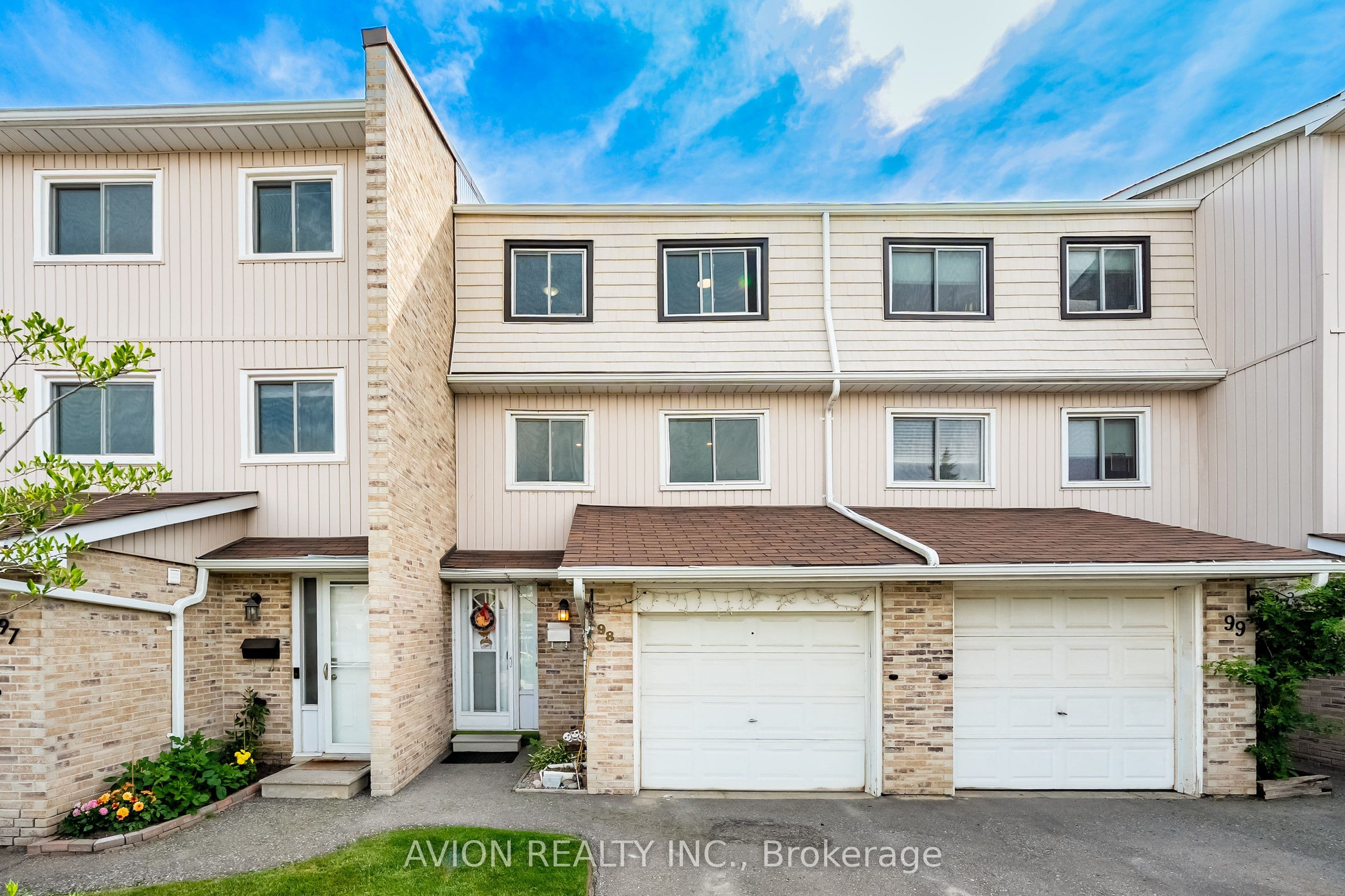 Unit 98 1975 Rosefield Road photo 1