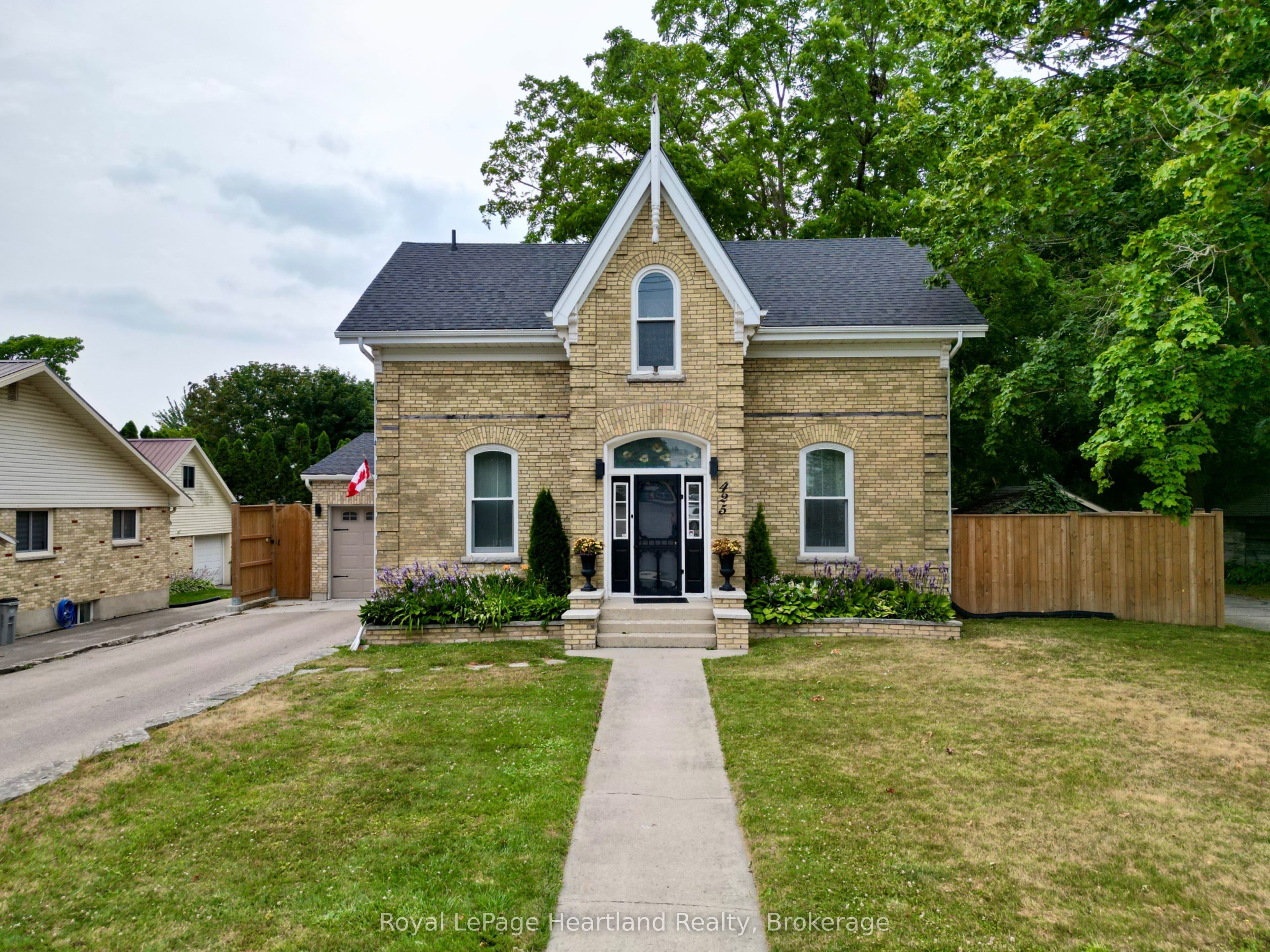 425 William Street photo 1