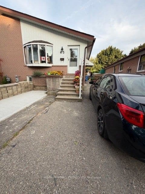 43 Corby Crescent photo 1