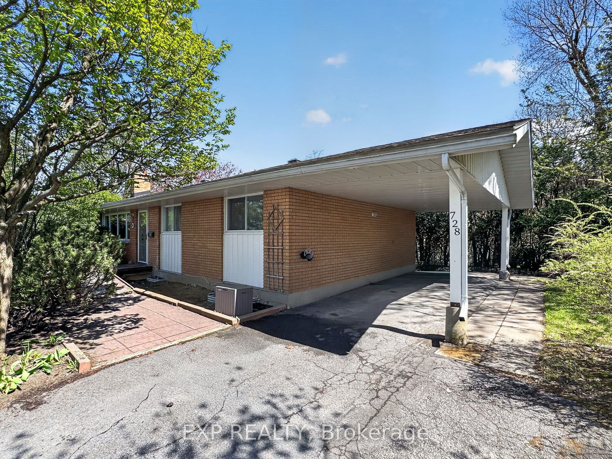 728 Fielding Drive photo 1