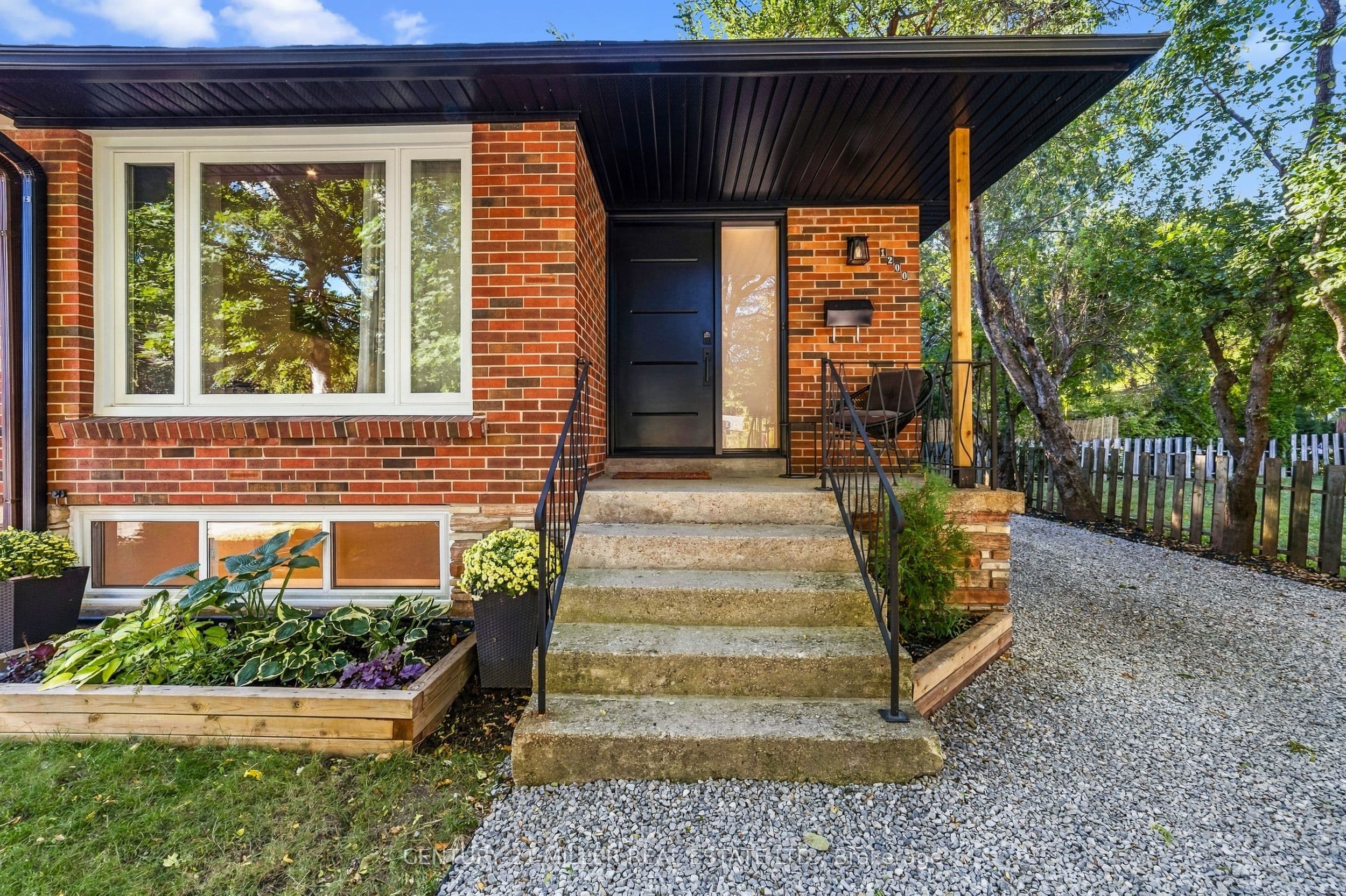 1200 Ingledene Drive photo 1