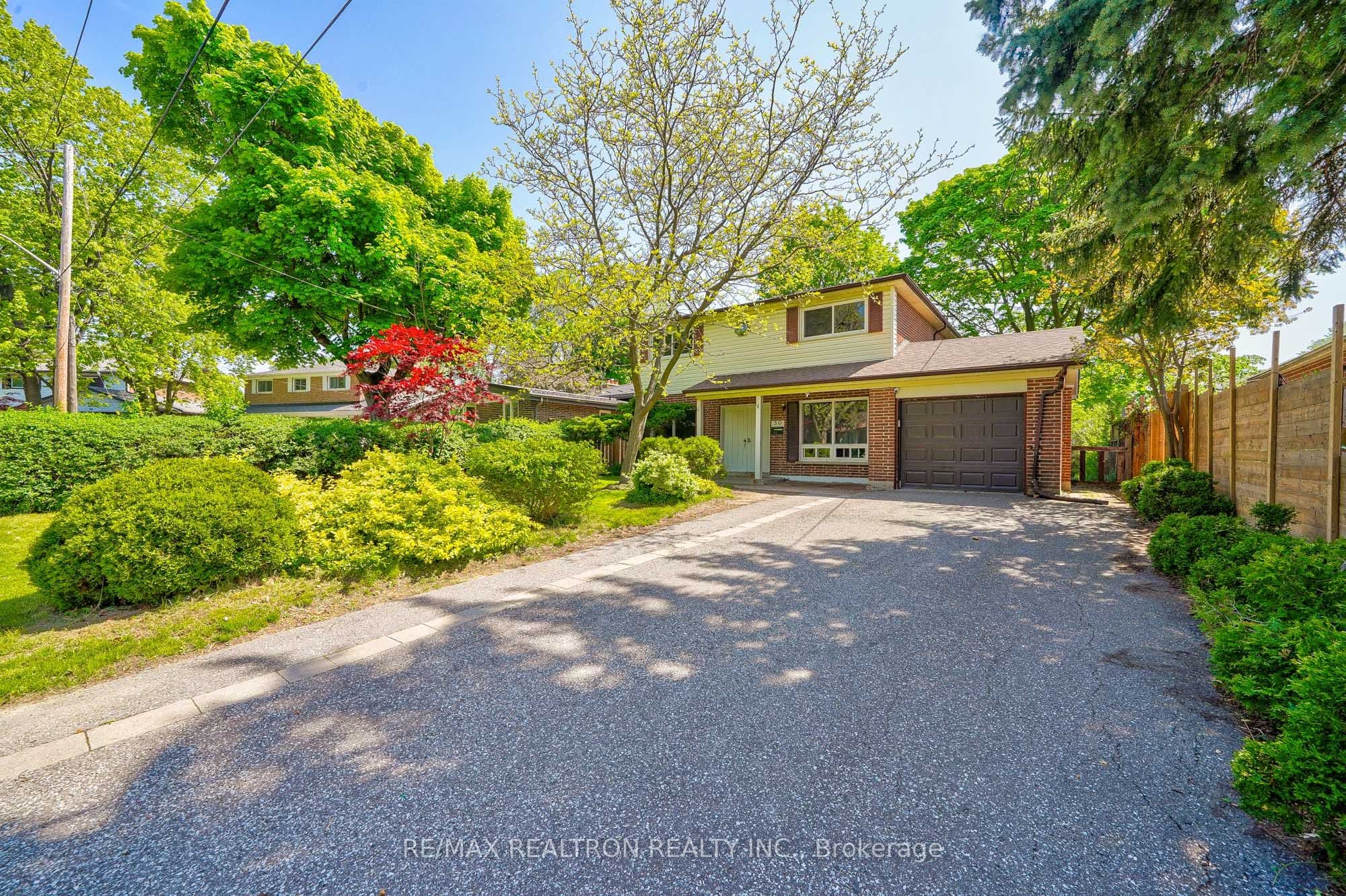 50 Axsmith Crescent photo 1