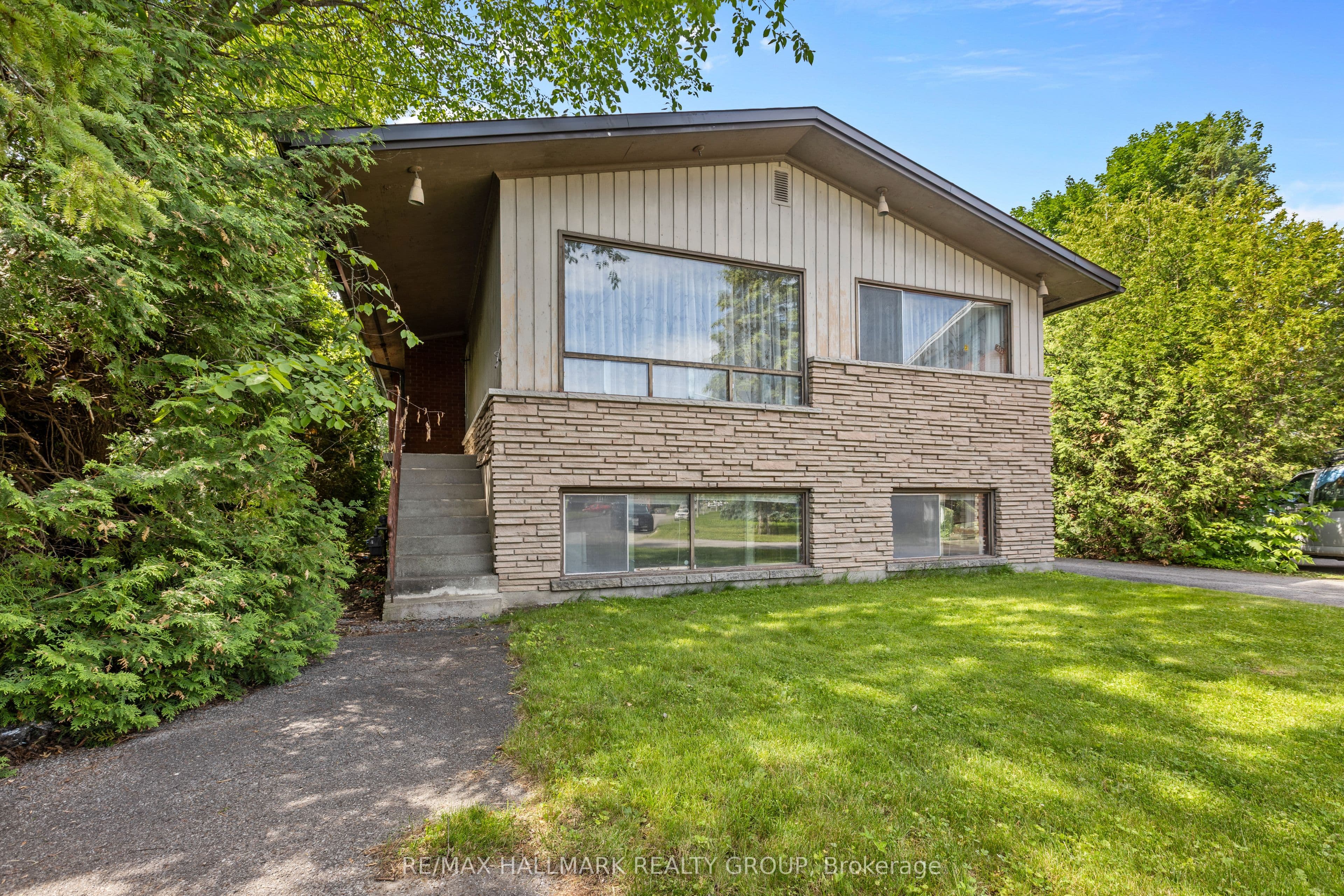 492 Vernon Avenue photo 1