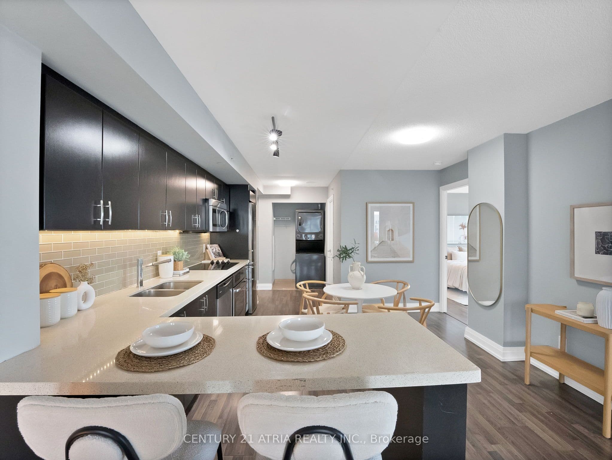 Unit 1109W 565 Wilson Avenue photo 1