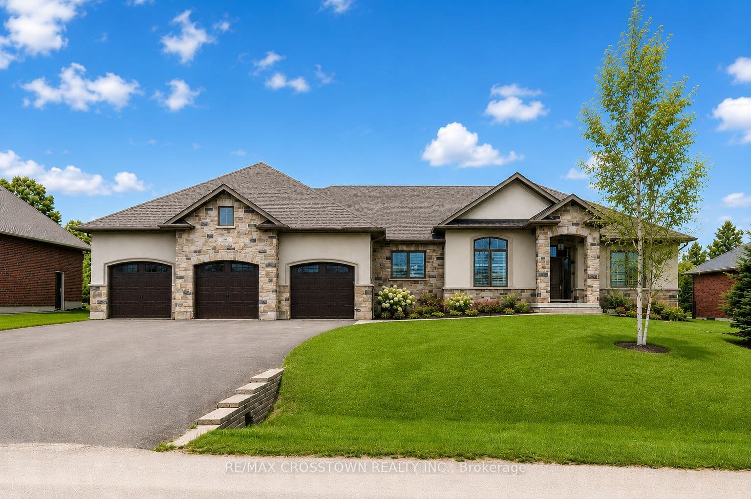 25 MENNILL Drive photo 1