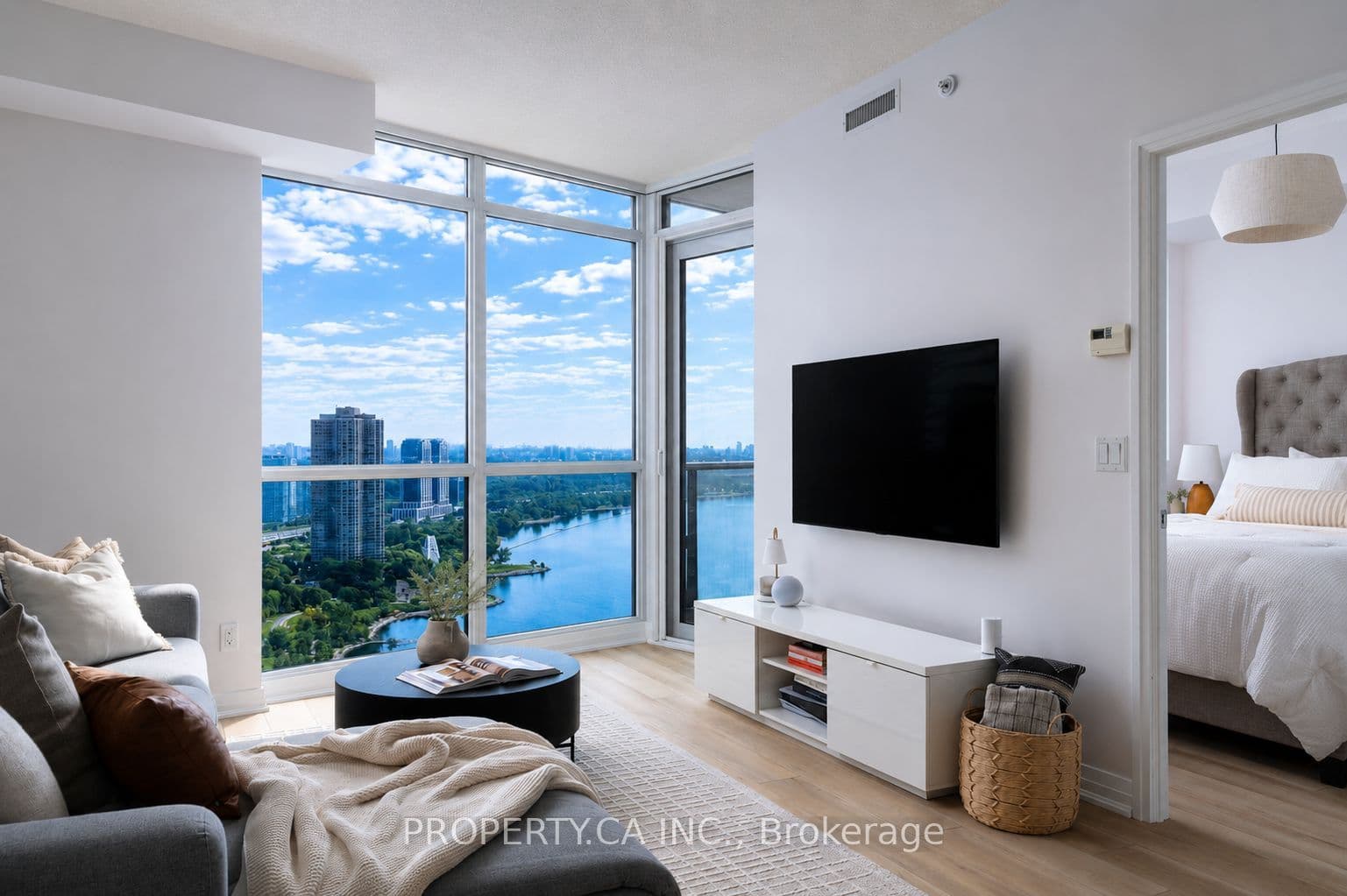 Unit 3302 59 Annie Craig Drive photo 1