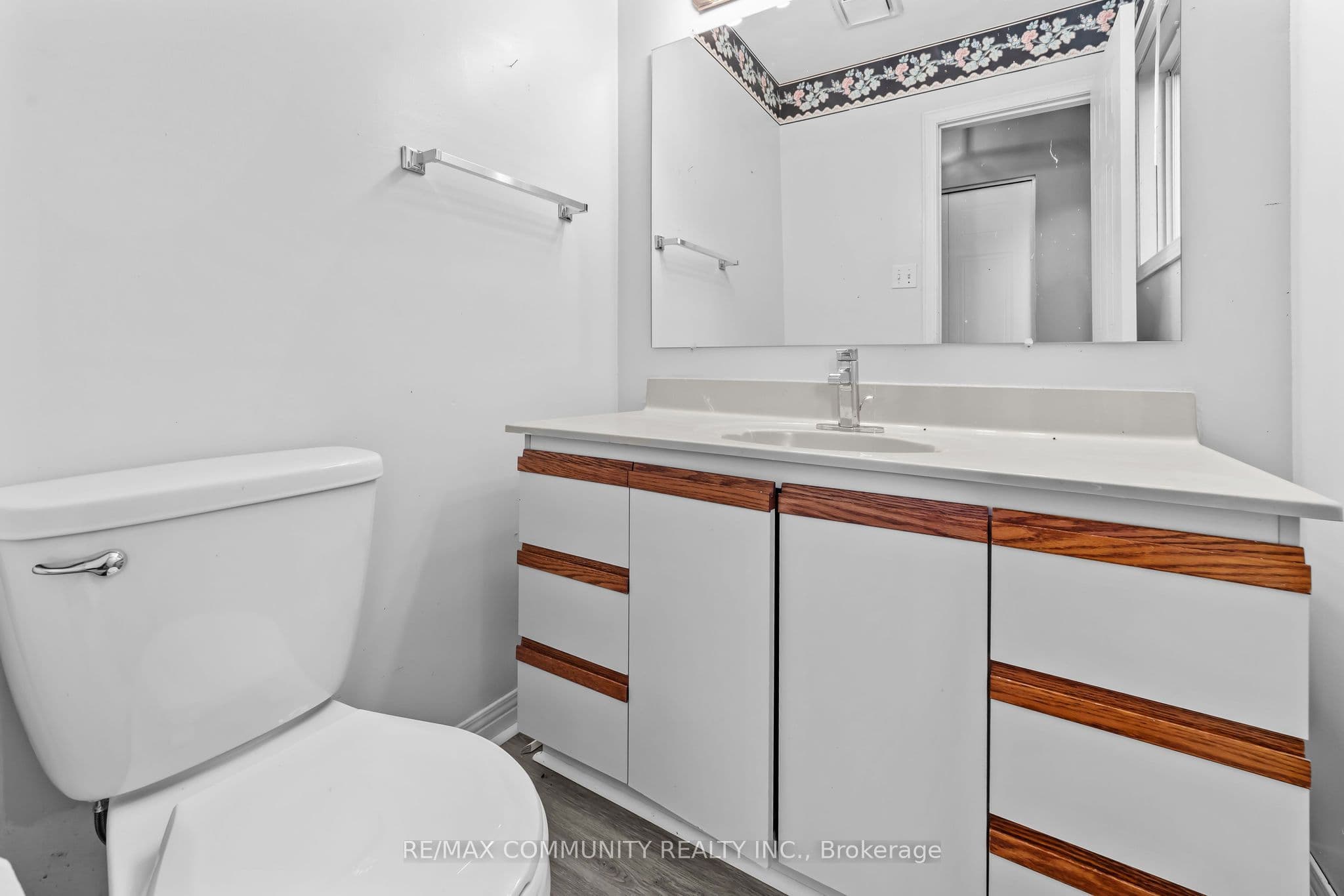 210-216 Homestead Crescent photo 1