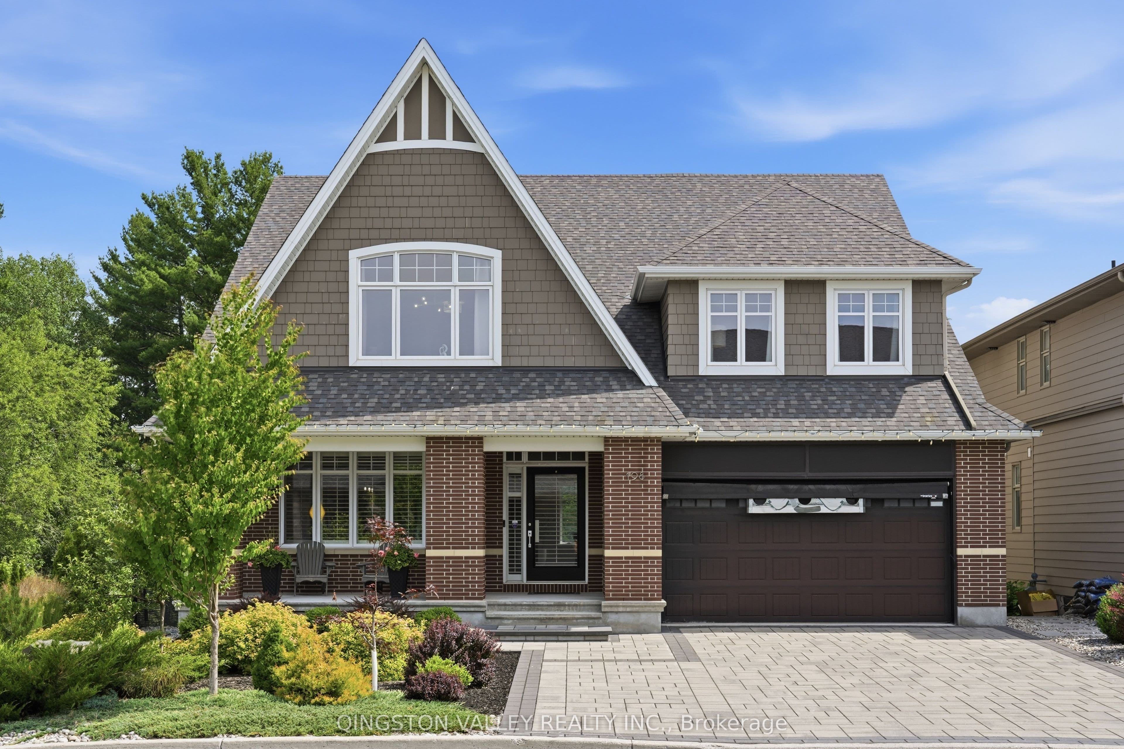 198 Escarpment Crescent photo 1