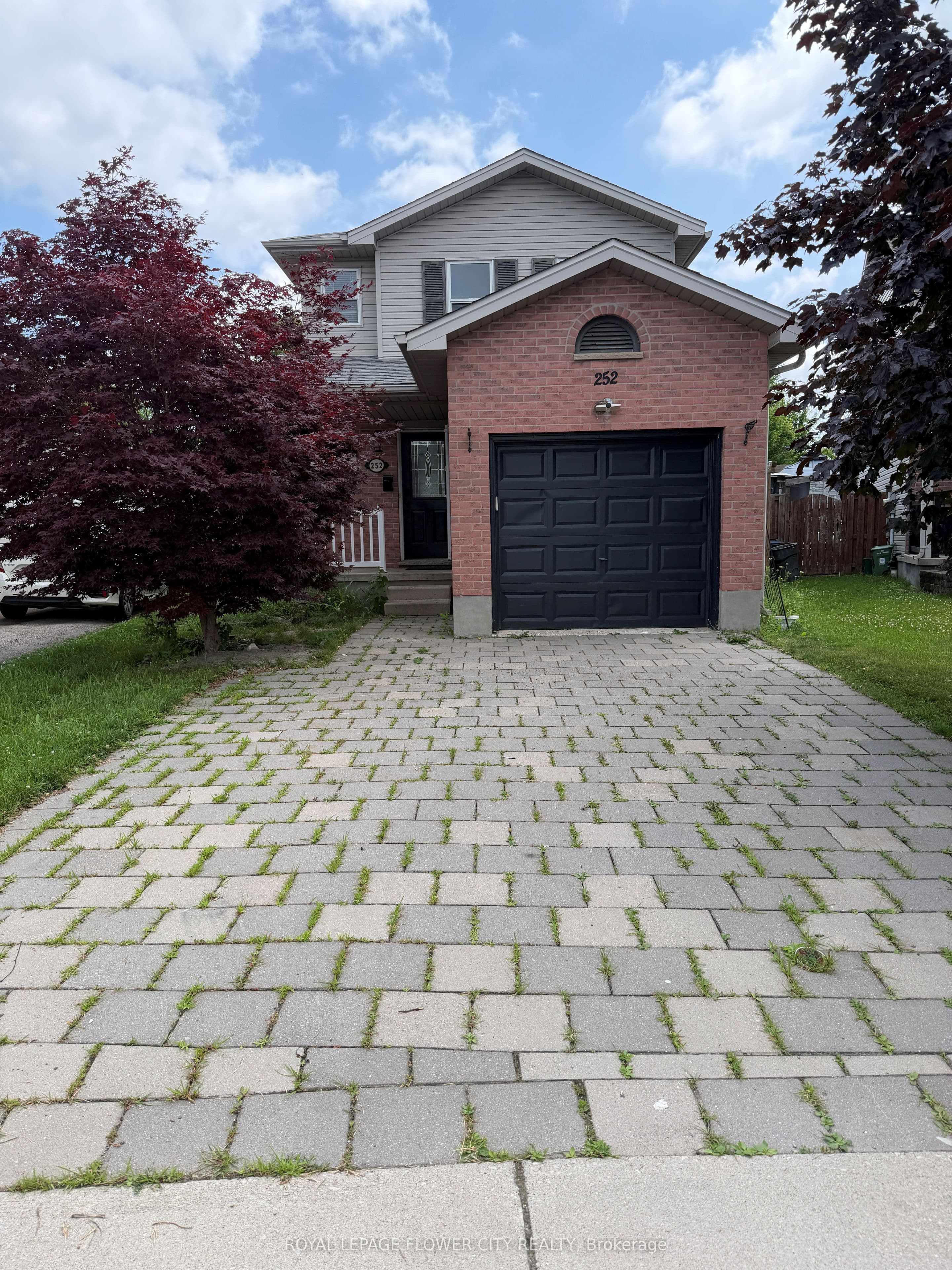 252 Simpson Crescent photo 1