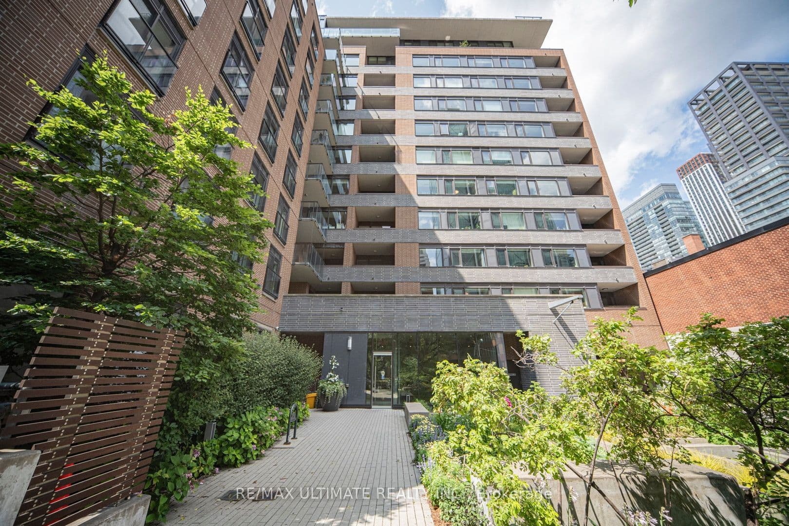 Unit 306 400 Wellington Street photo 1