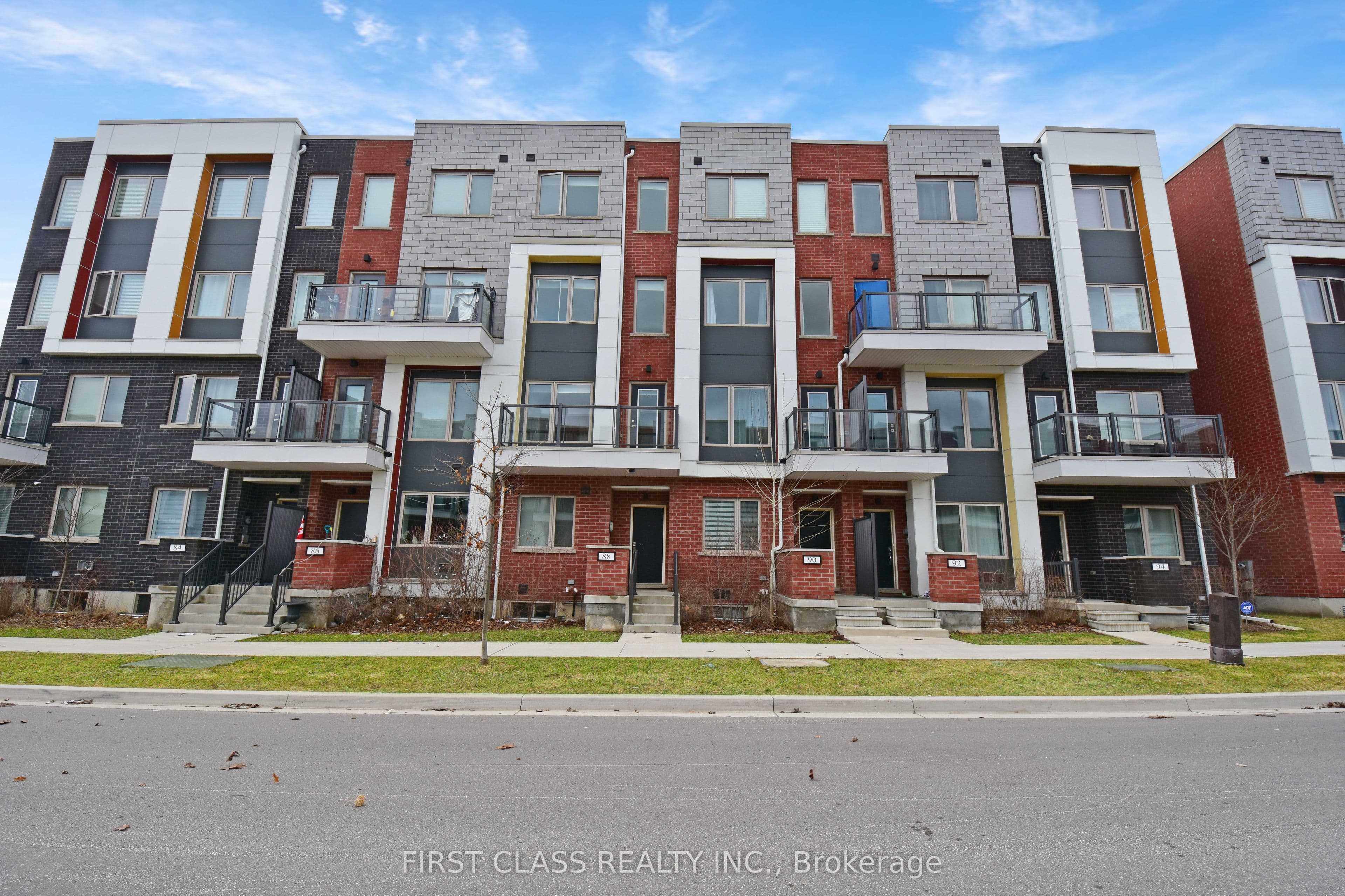 88 William Duncan Road photo 1