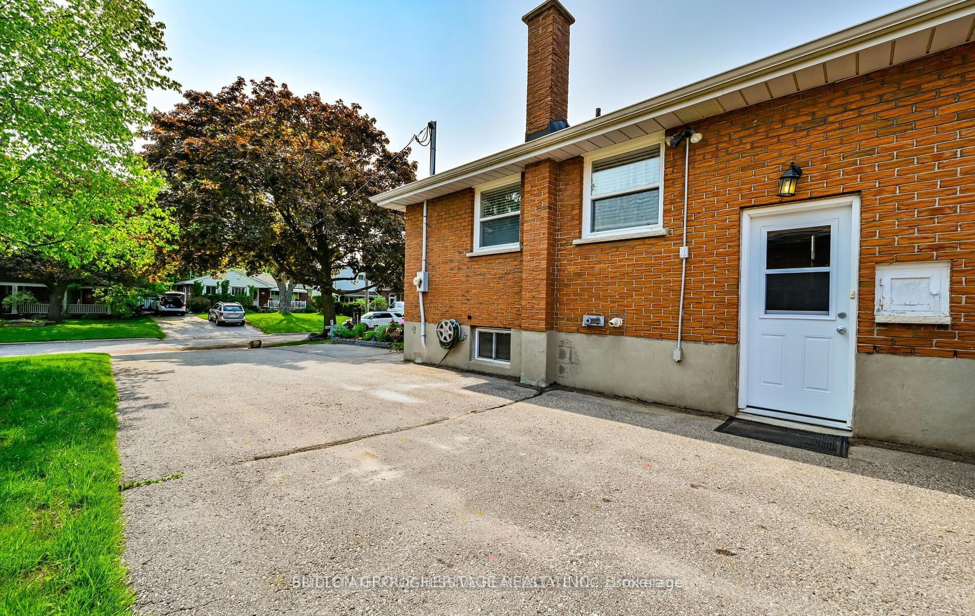 621 Wychwood Street photo 1