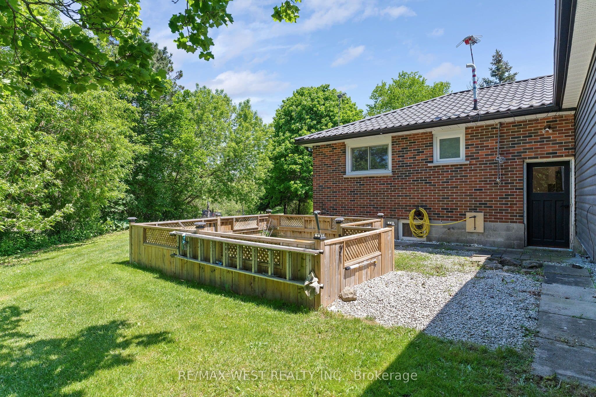 16731 Leslie Hill Road photo 1
