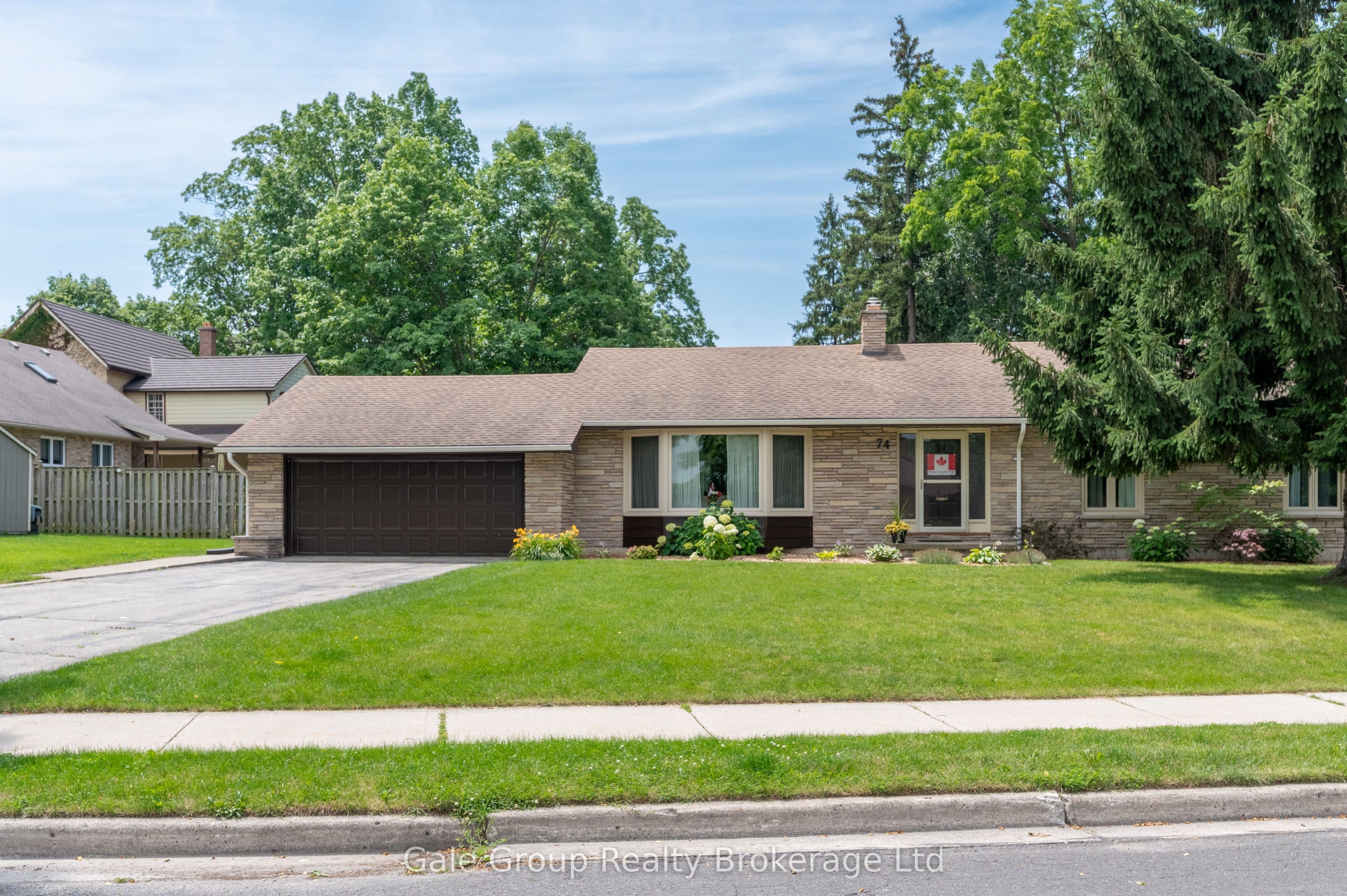 74 Pine Street photo 1