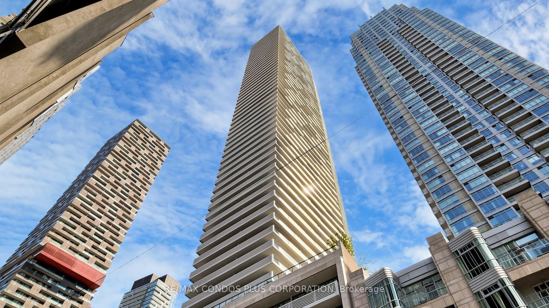 Unit 506 2221 Yonge Street photo 1