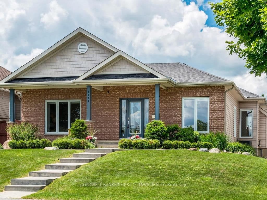 1134 Stittsville Main Street photo 1