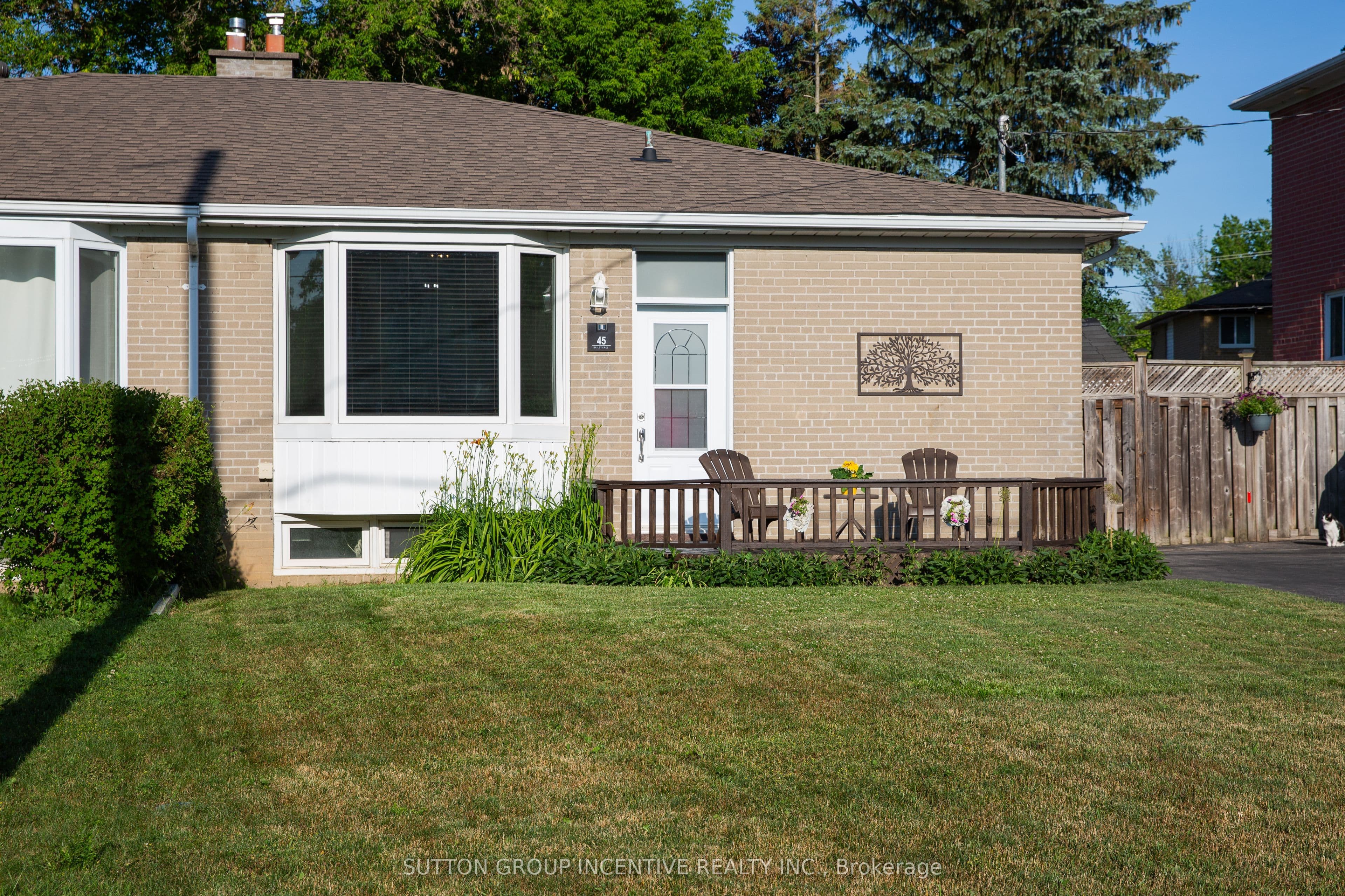 45 Bailey Crescent photo 1