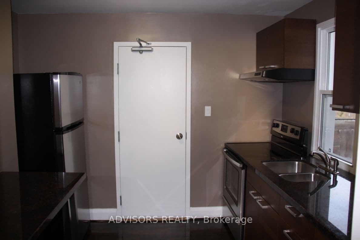 Unit 5 3717 Lakeshore Boulevard photo 1