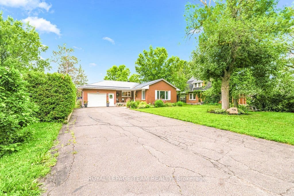 438 Raglan Street photo 1