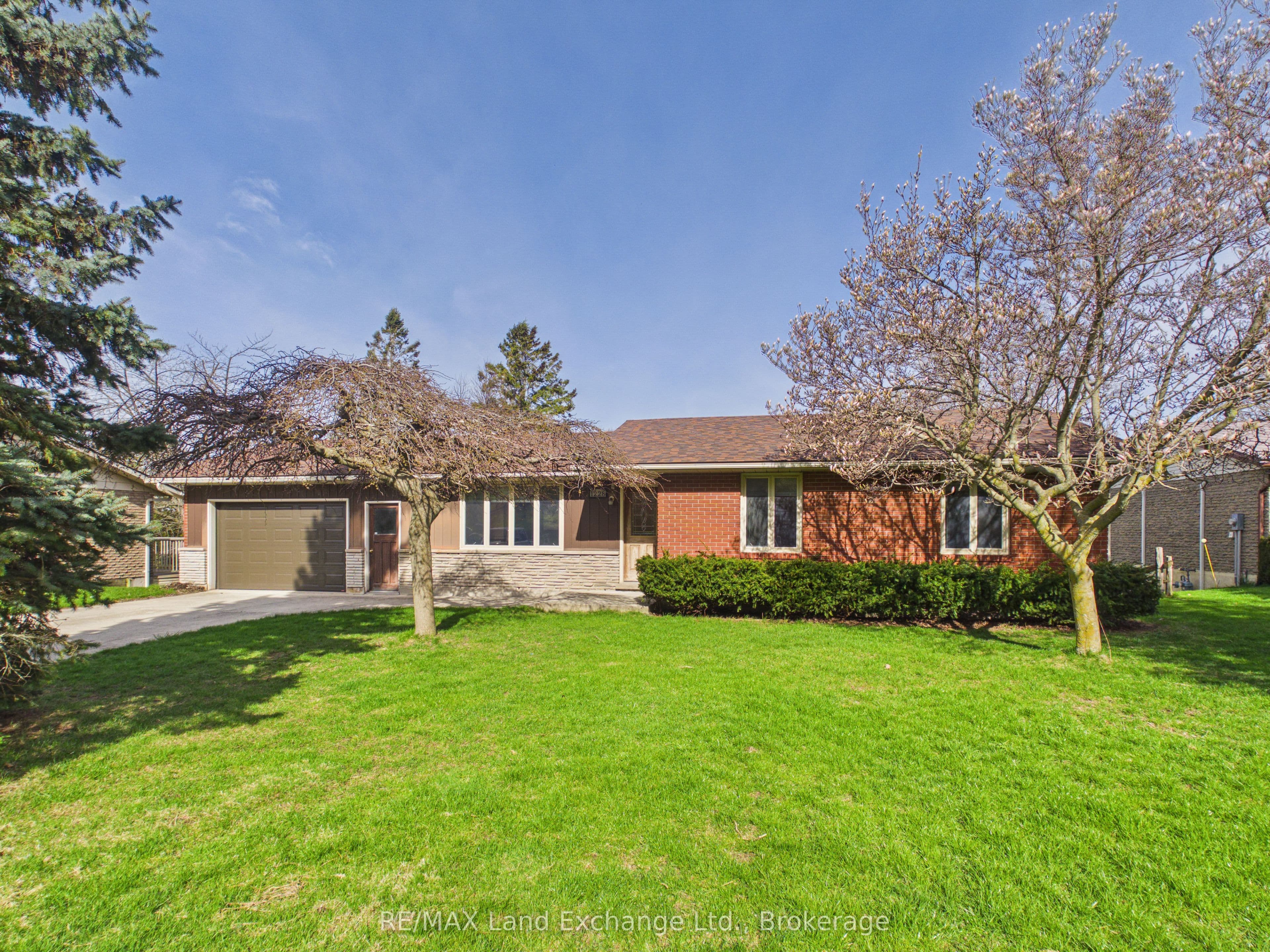 15 North Cedar Lane photo 1