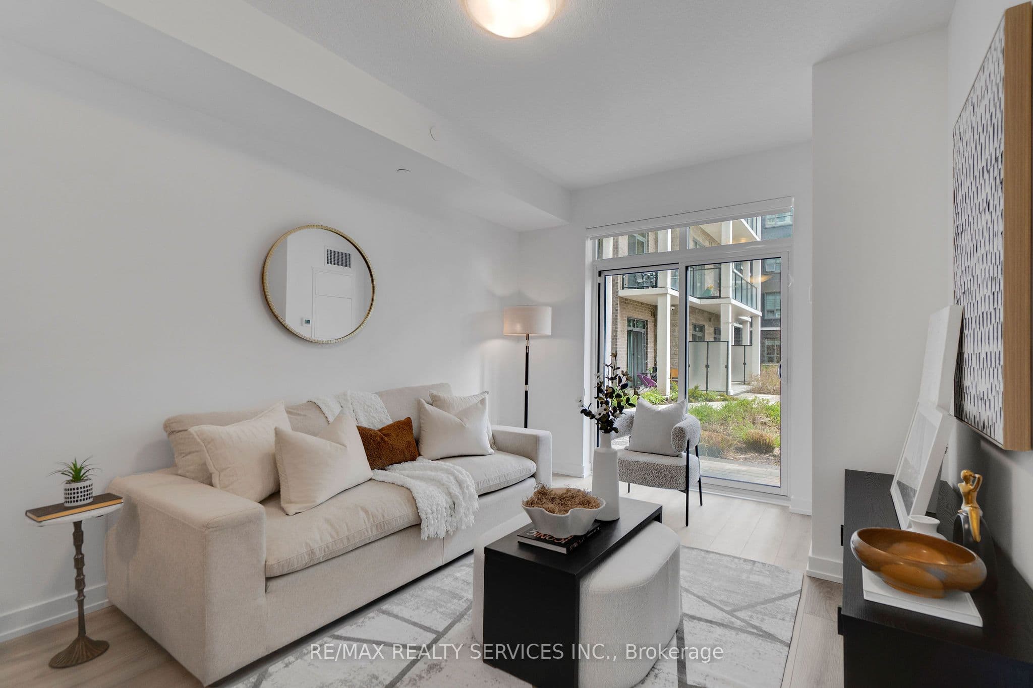 Unit 136 5055 Greenlane Road photo 1