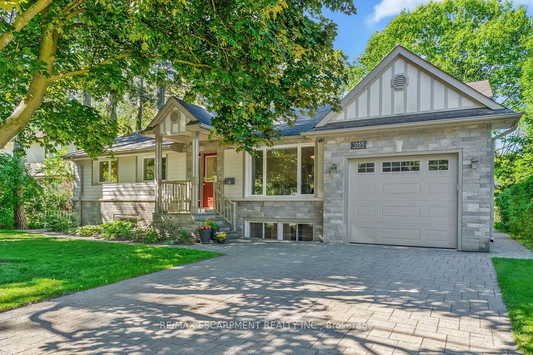 1055 Welwyn Drive photo 1