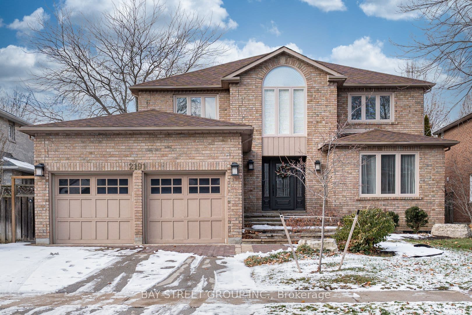 2191 Dunvegan Avenue photo 1
