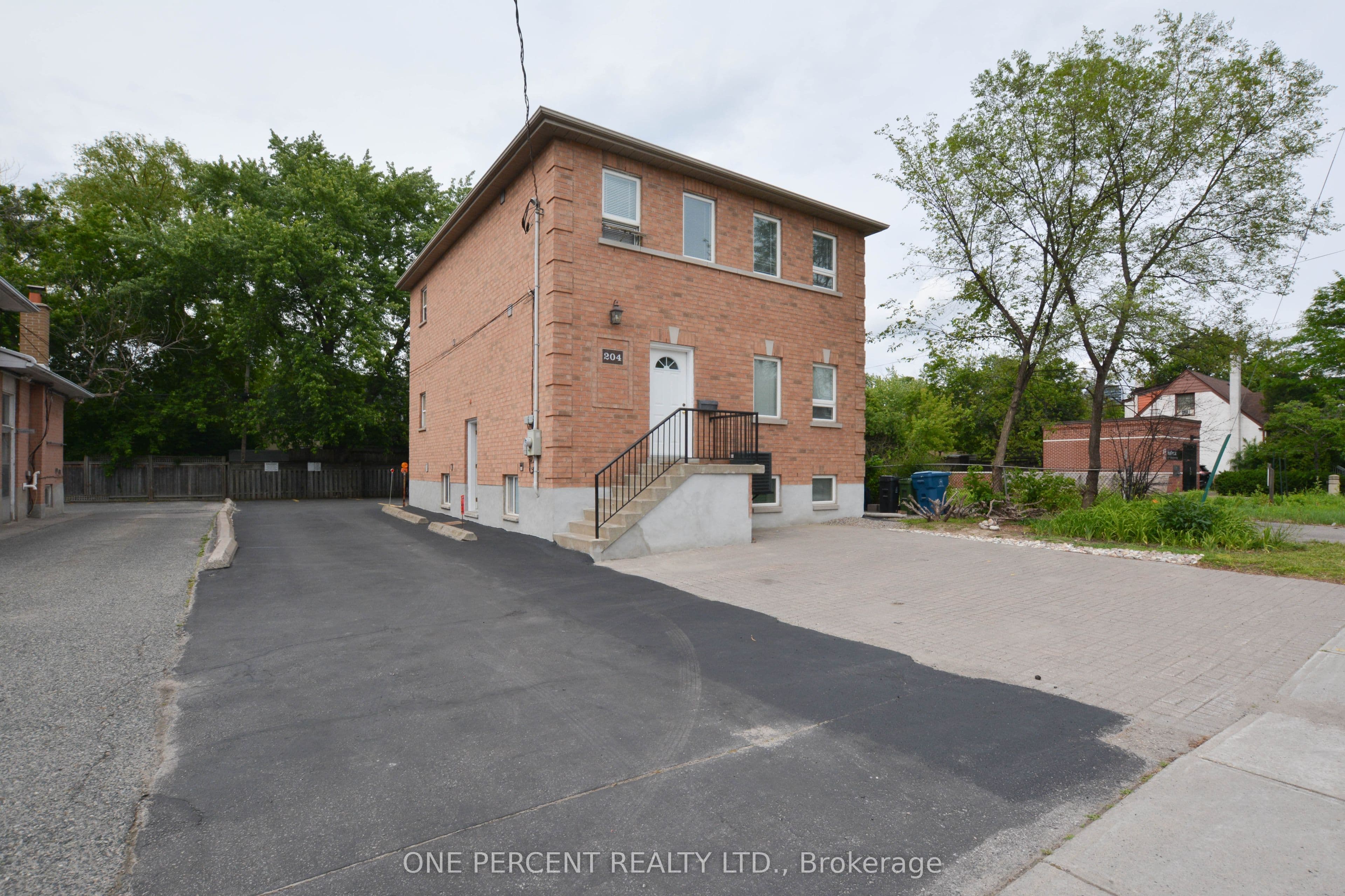 204 Sheppard Avenue photo 1