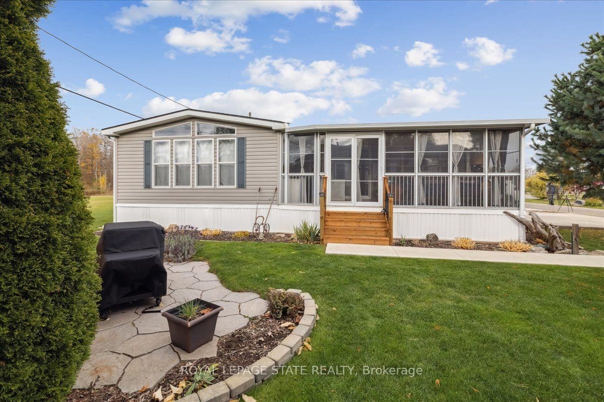 Unit 13 Spruce 4449 Milburough Line photo 1
