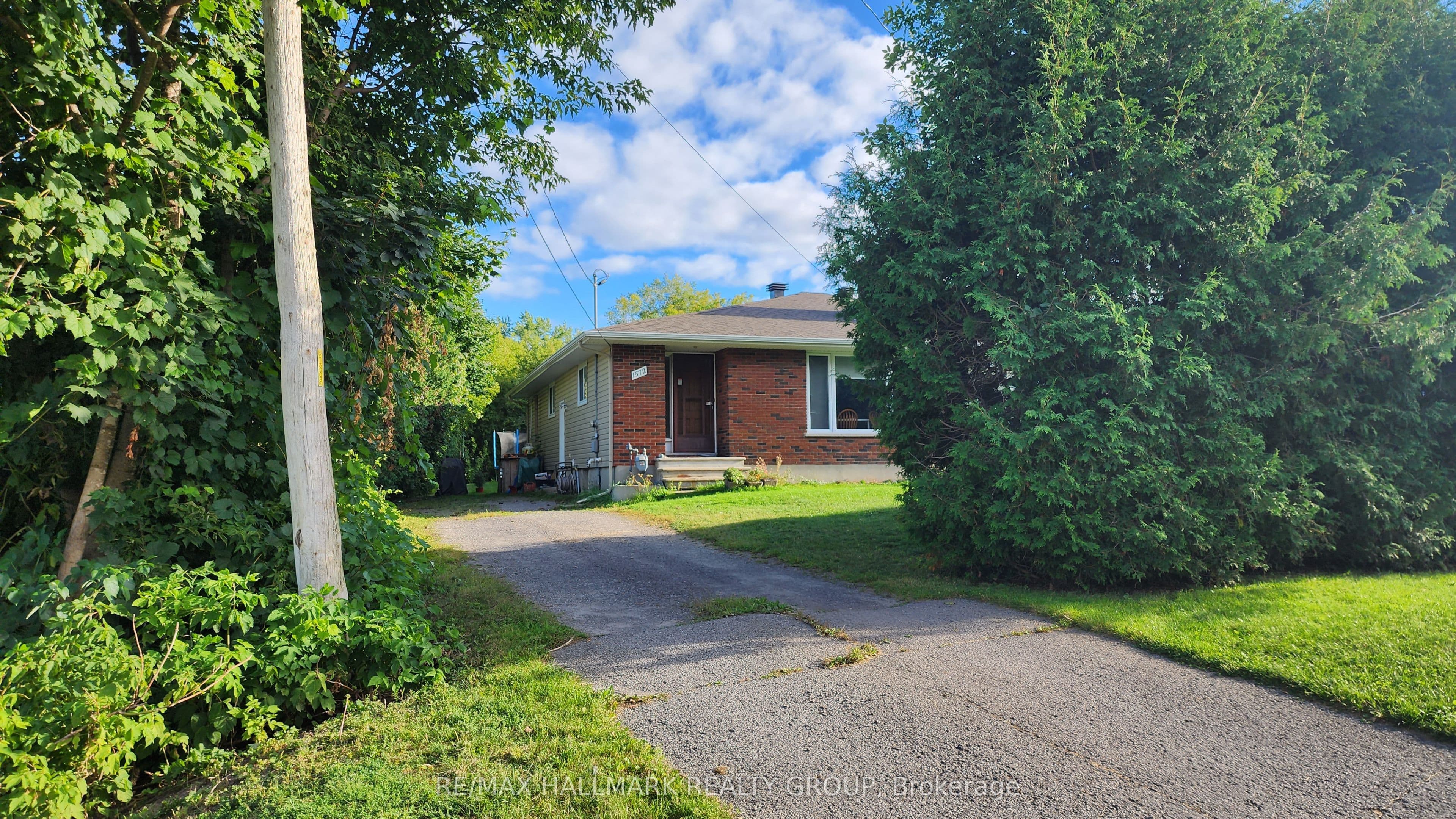 1570-1572 GOTH Avenue photo 1