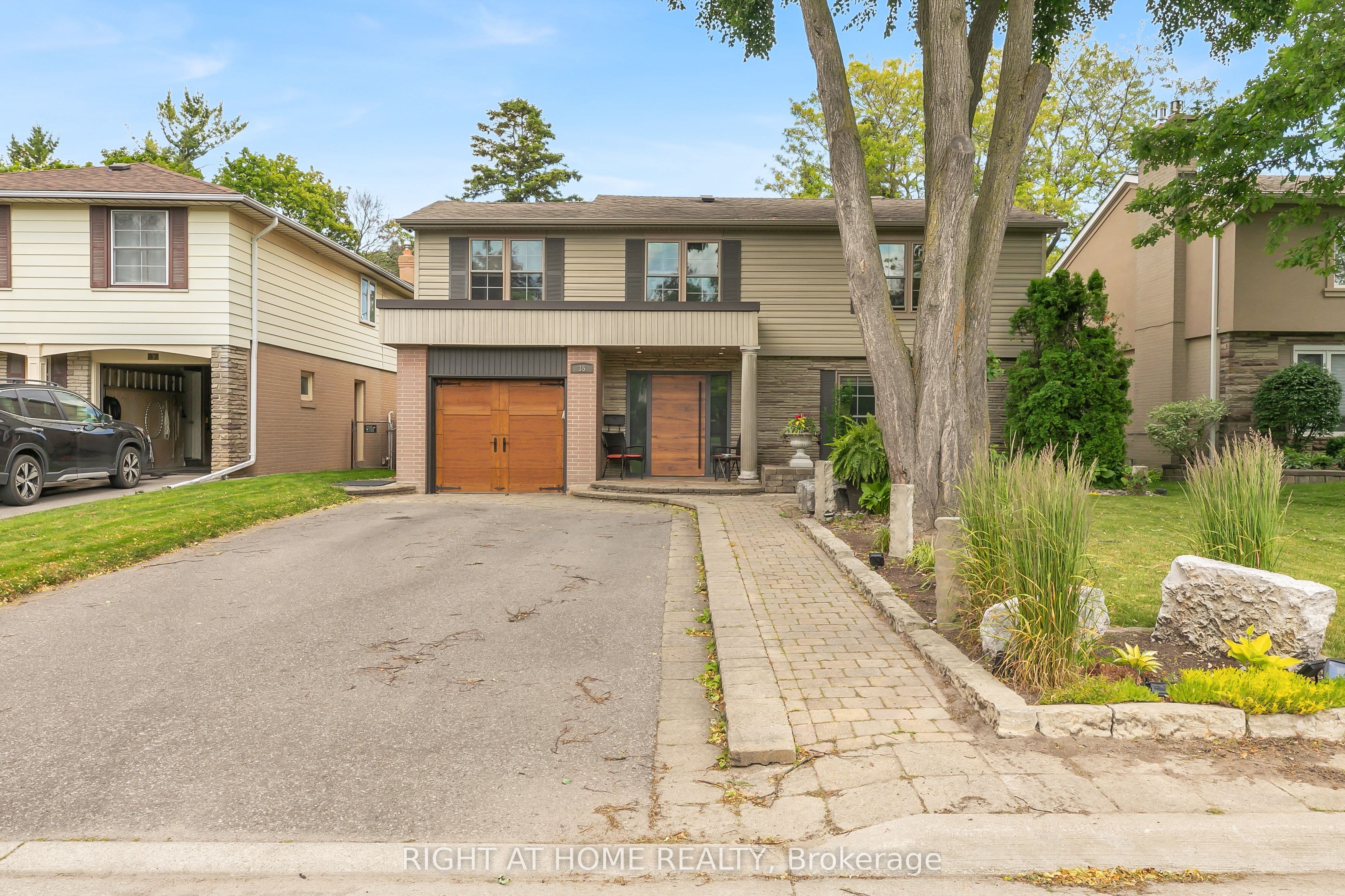 35 Brightbay Crescent photo 1