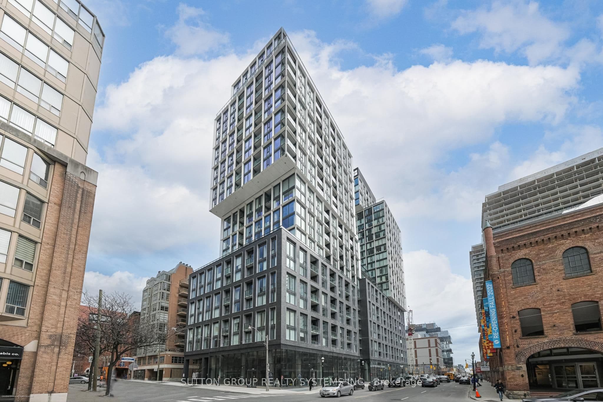 Unit 2502 158 Front Street photo 1